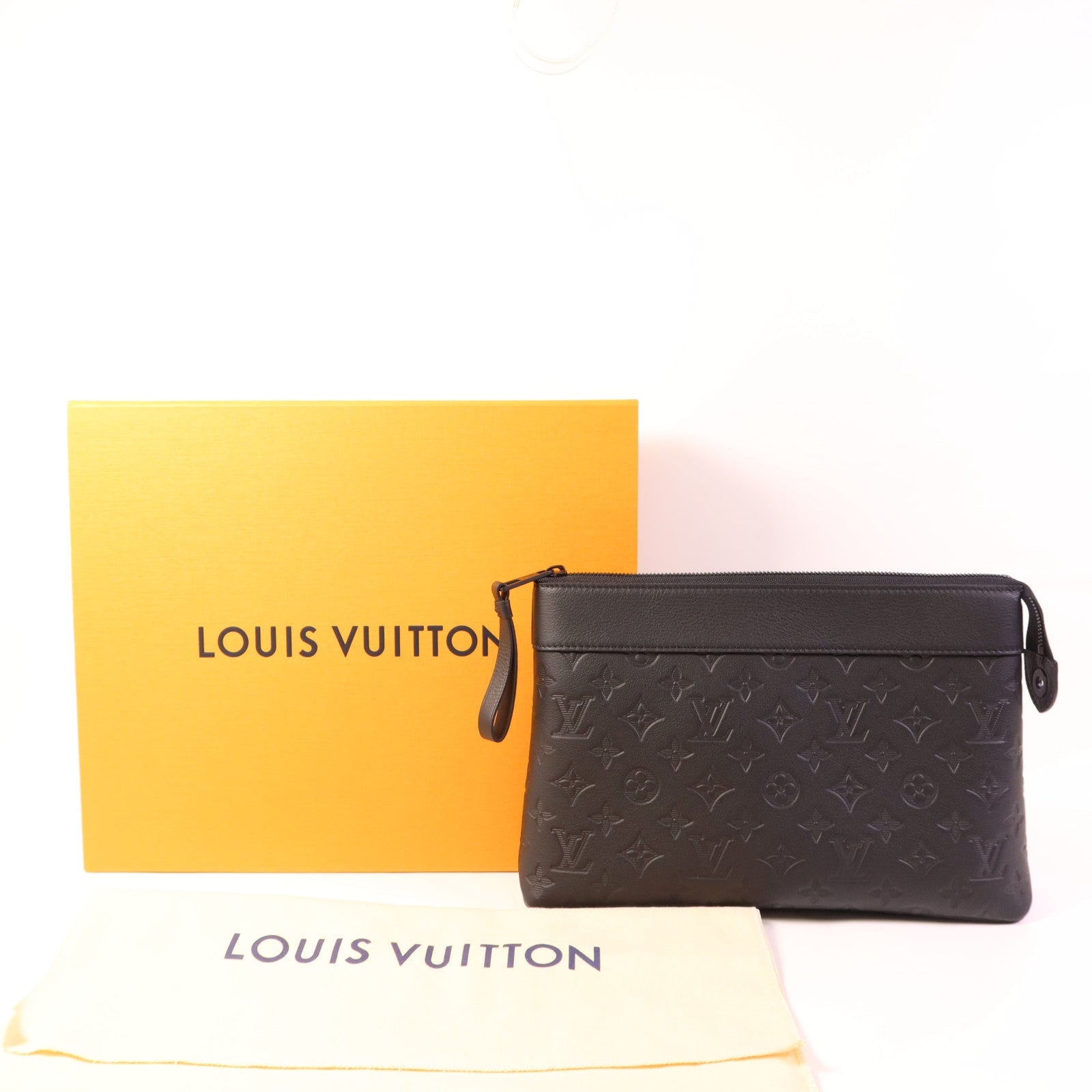 LOUIS VUITTON Monogram Shadow Pochette Voyage Souple手拿包