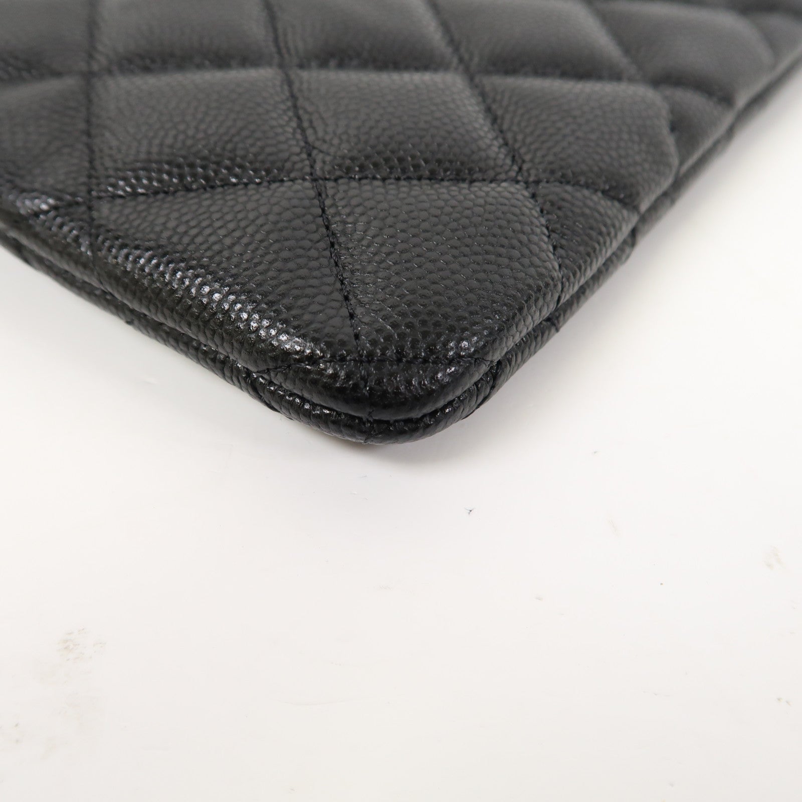 CHANEL 菱格牛皮皮革Pouch金扣手拿包黑色
