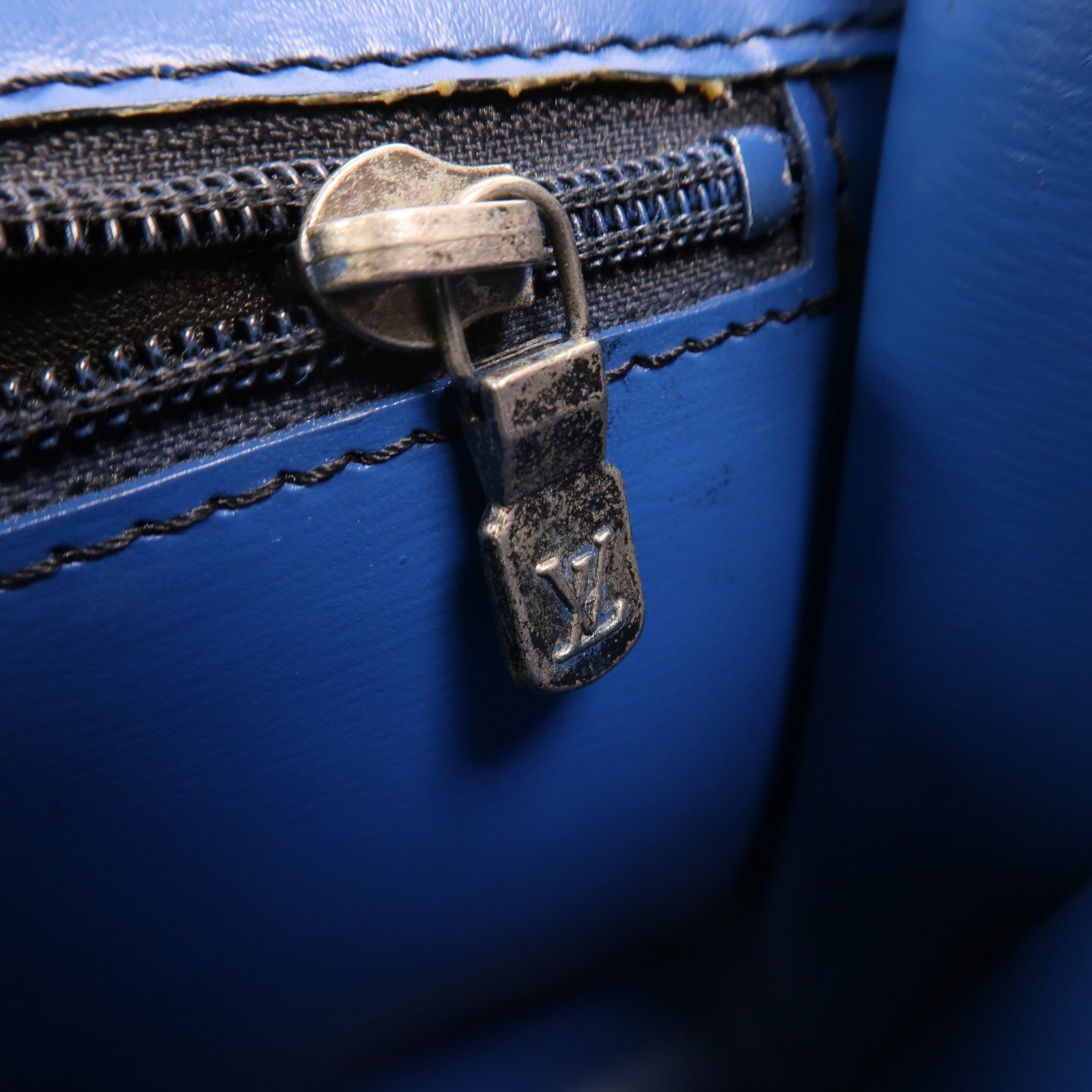 LOUIS VUITTON 【激減優惠】Epi Pochette Arche金扣肩背袋