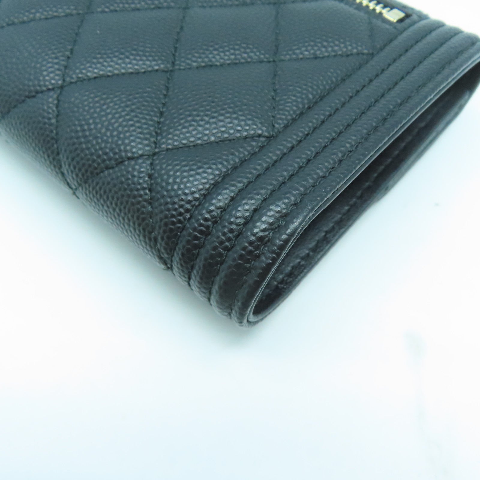 CHANEL 菱格Caviar皮革Boy Wallet金扣錢包黑色
