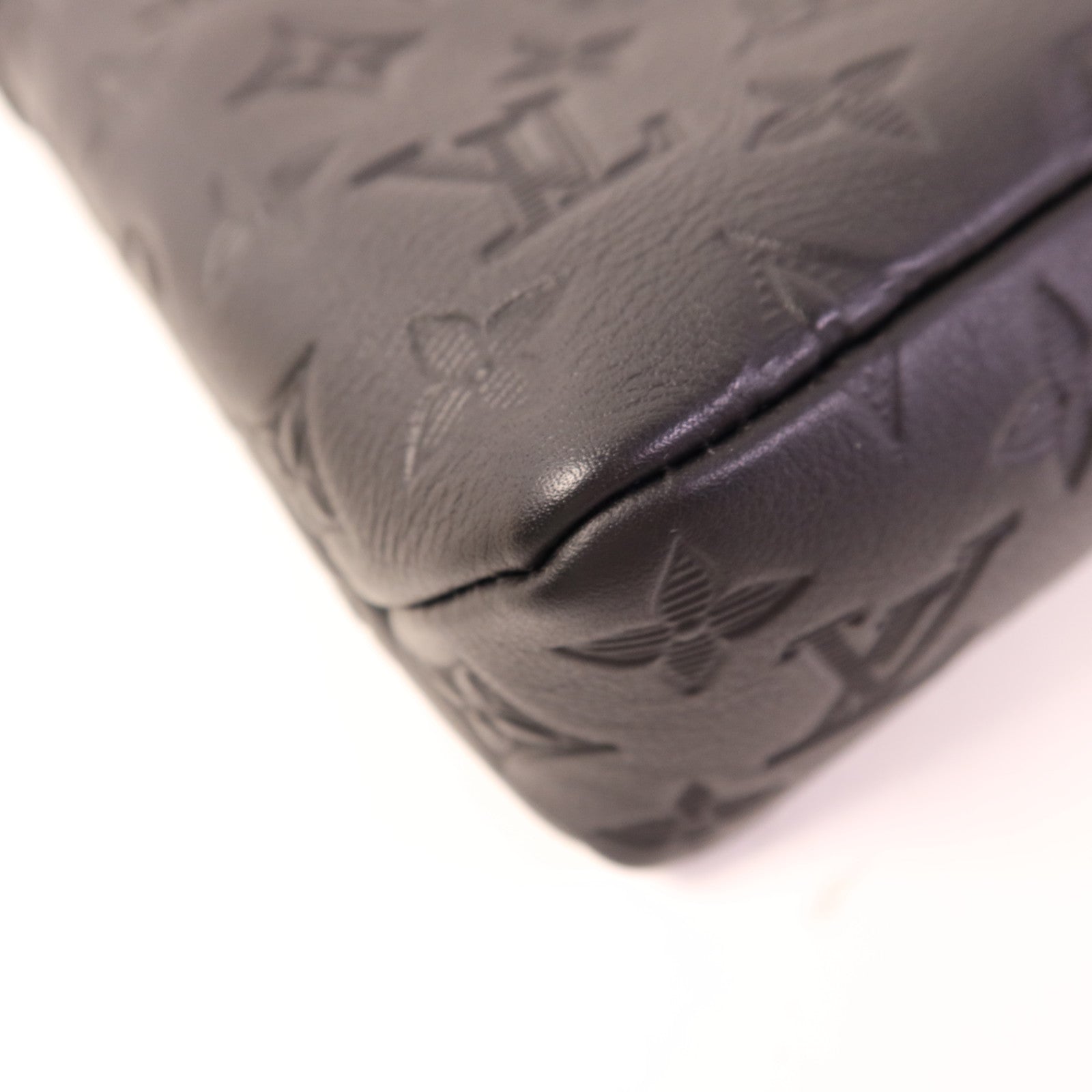 LOUIS VUITTON Monogram Shadow Pochette Voyage Souple手拿包