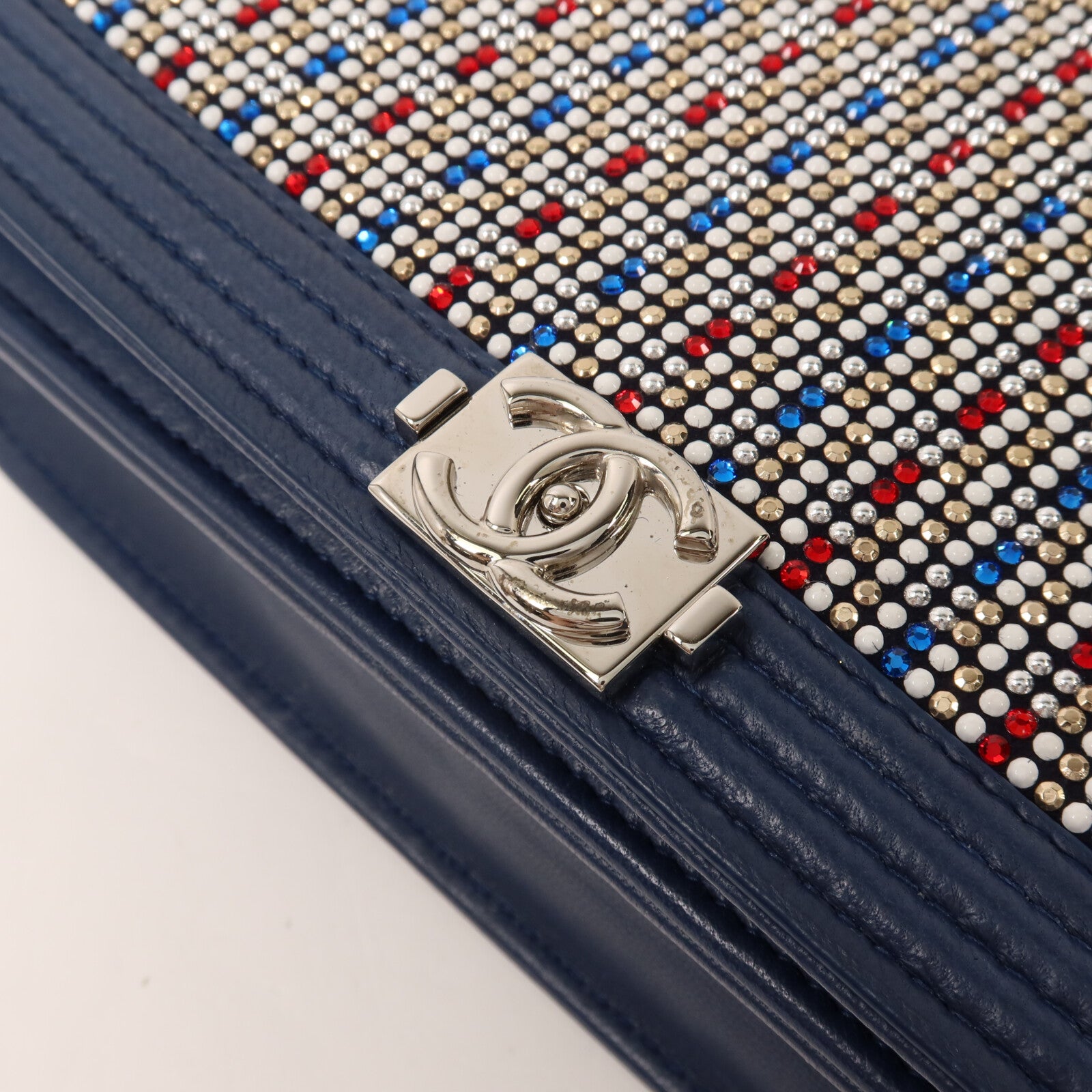 CHANEL 牛皮皮革/Strass Boy Wallet On Chain鏈帶肩背袋