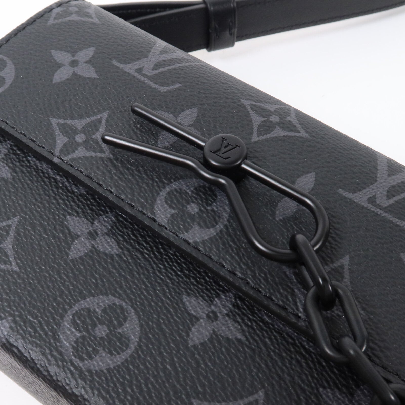 LOUIS VUITTON Monogram Eclipse Steamer Wearable Wallet肩背袋