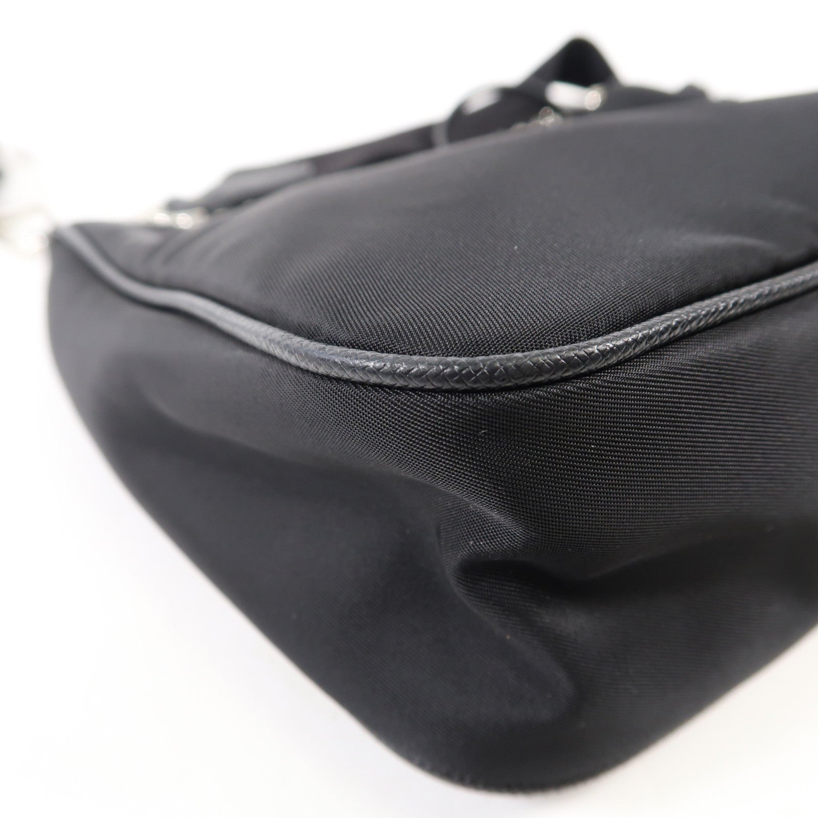 PRADA 尼龍Re-Edition 2005銀扣肩背袋