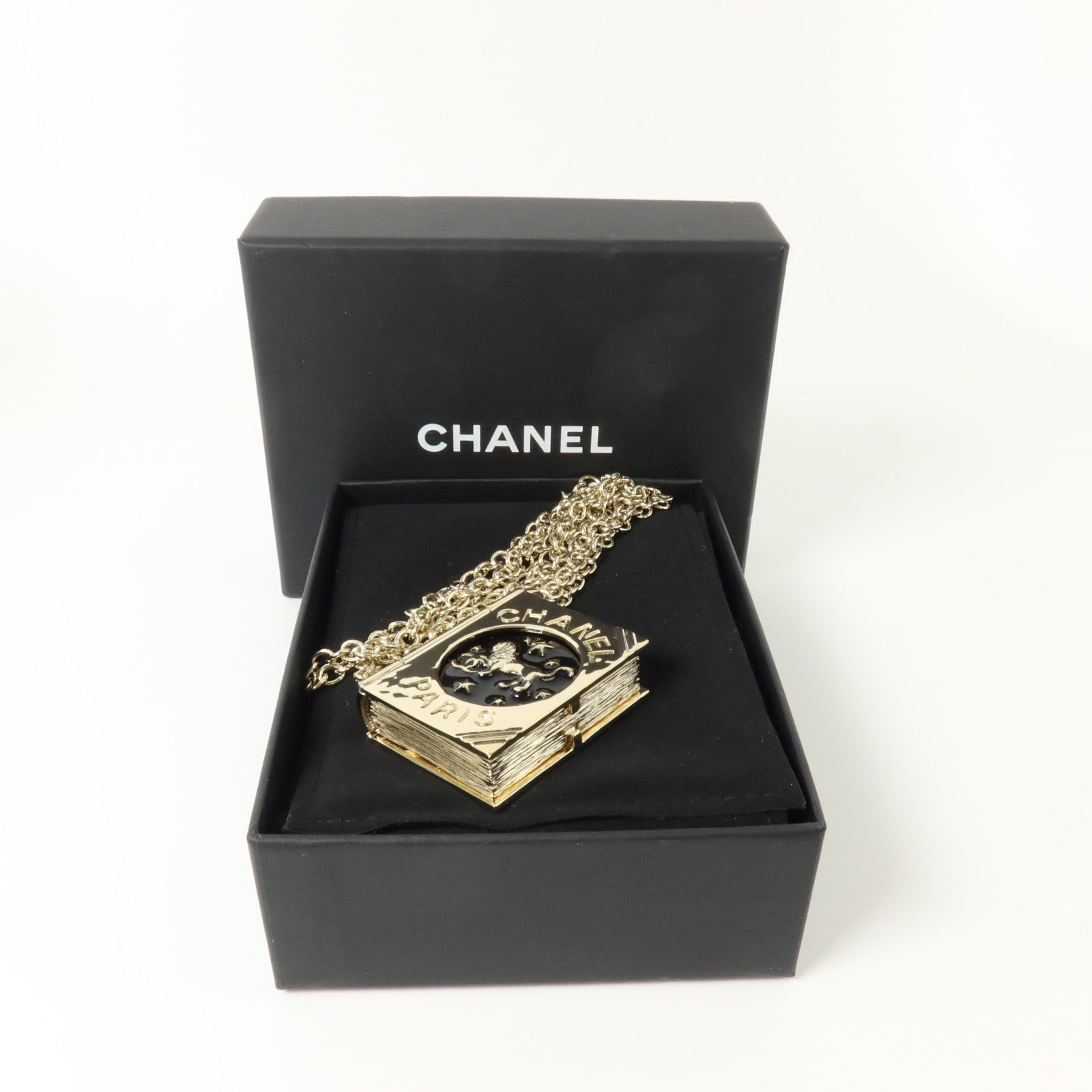 CHANEL 金屬/琺瑯Lion Book Locket Pendant Necklace項鏈