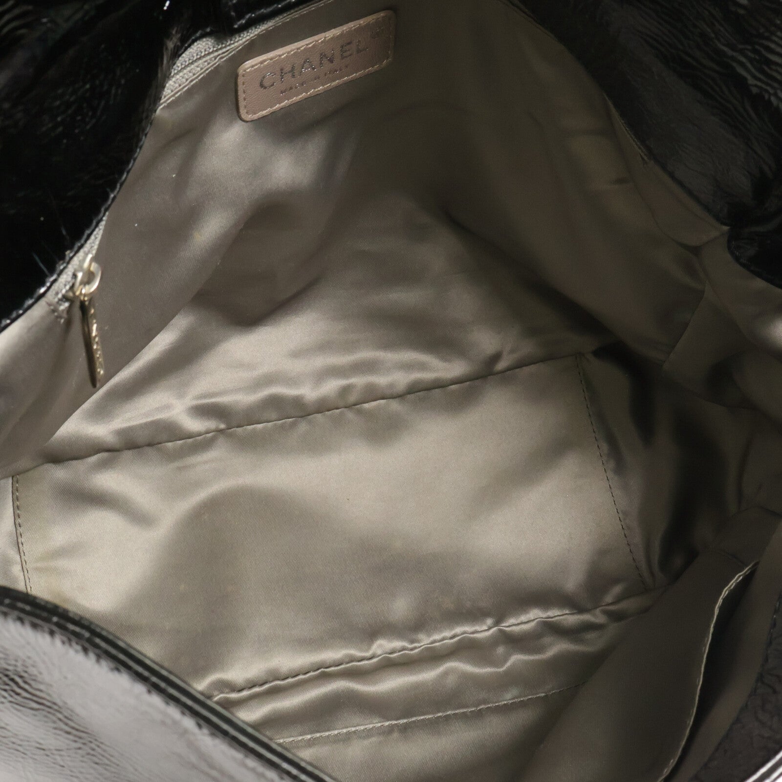 CHANEL 漆皮皮革Luxe Ligne Chain Flap Bag肩背袋