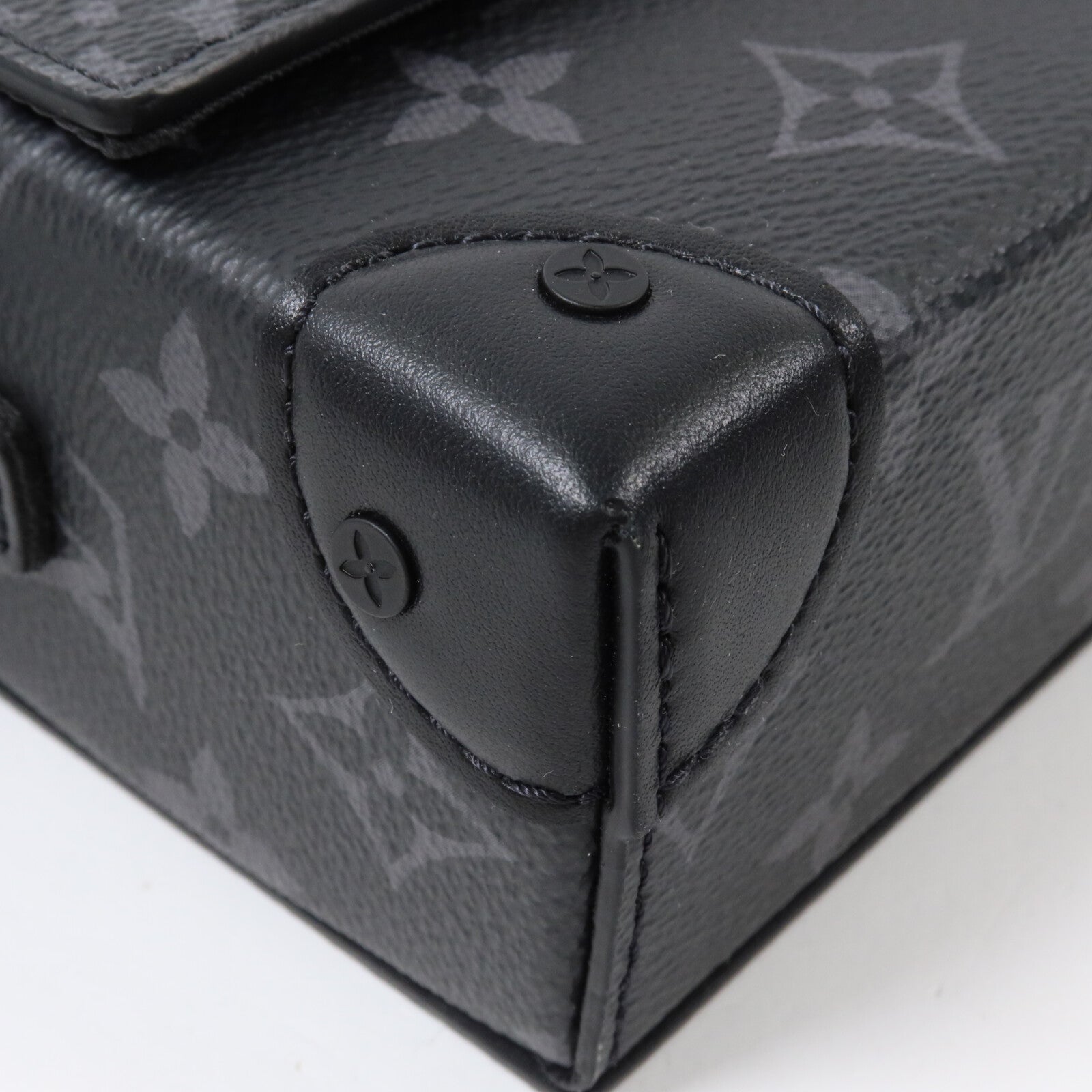 LOUIS VUITTON Monogram Eclipse Steamer Wearable Wallet肩背袋