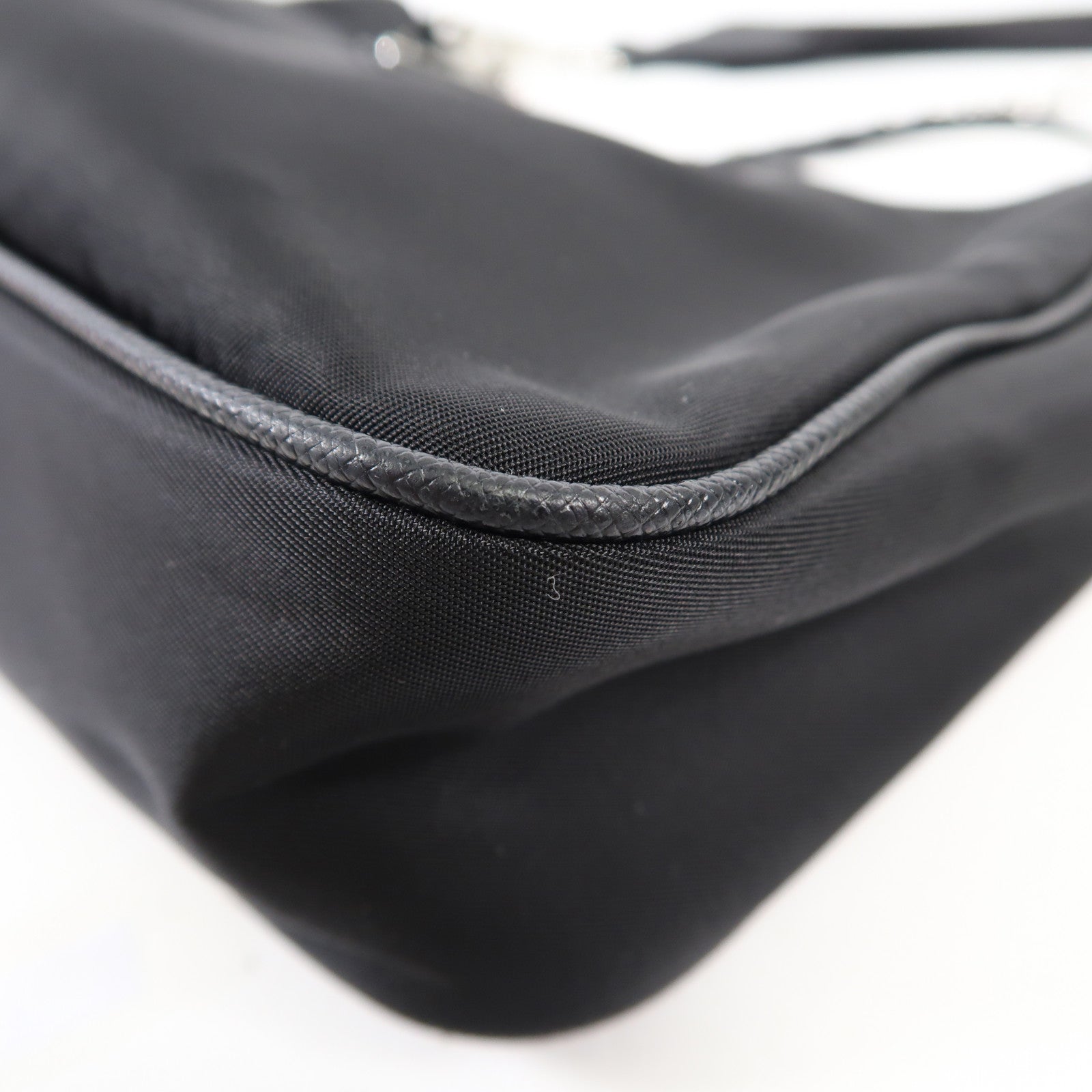 PRADA 尼龍Re-Edition 2005銀扣肩背袋