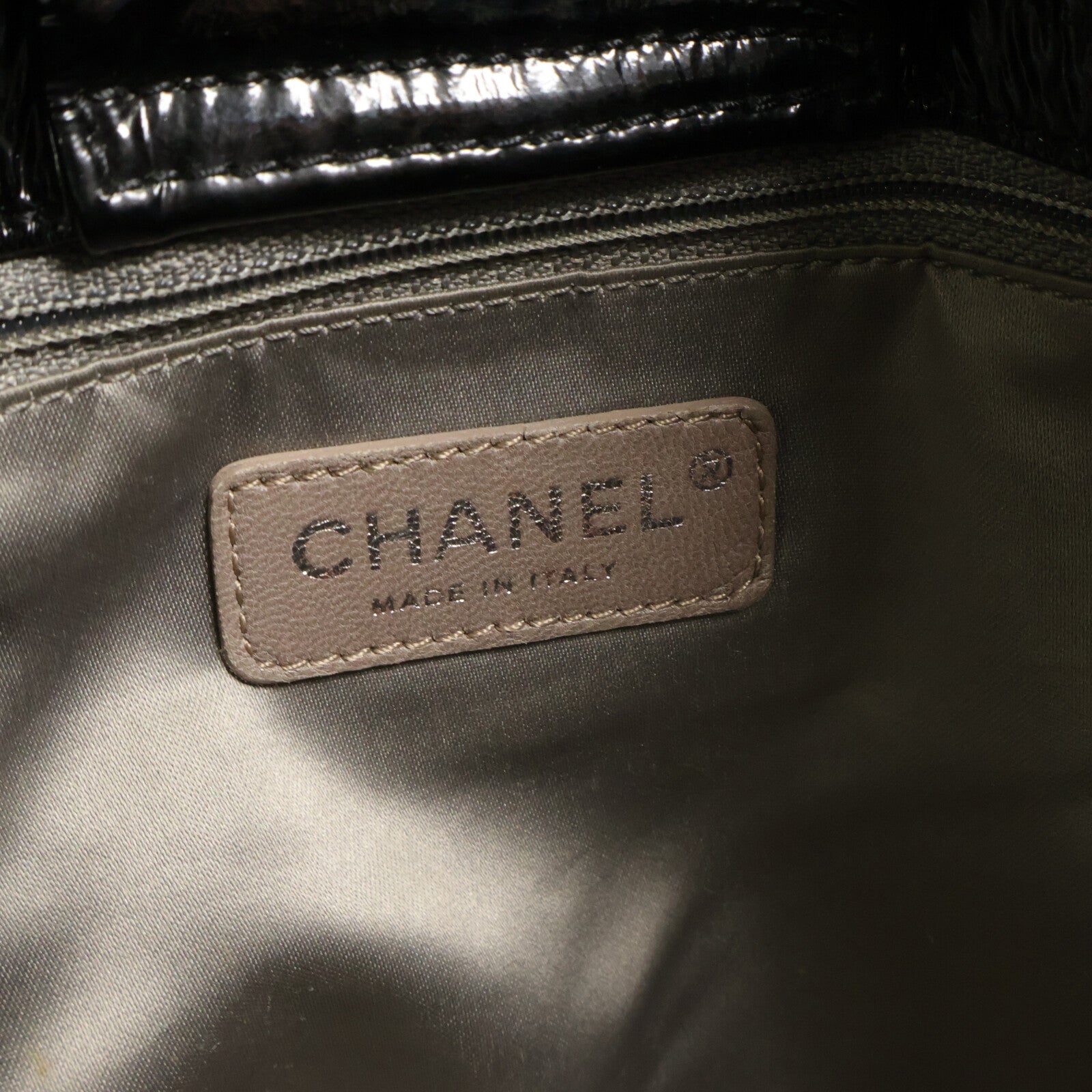 CHANEL 漆皮皮革Luxe Ligne Chain Flap Bag肩背袋