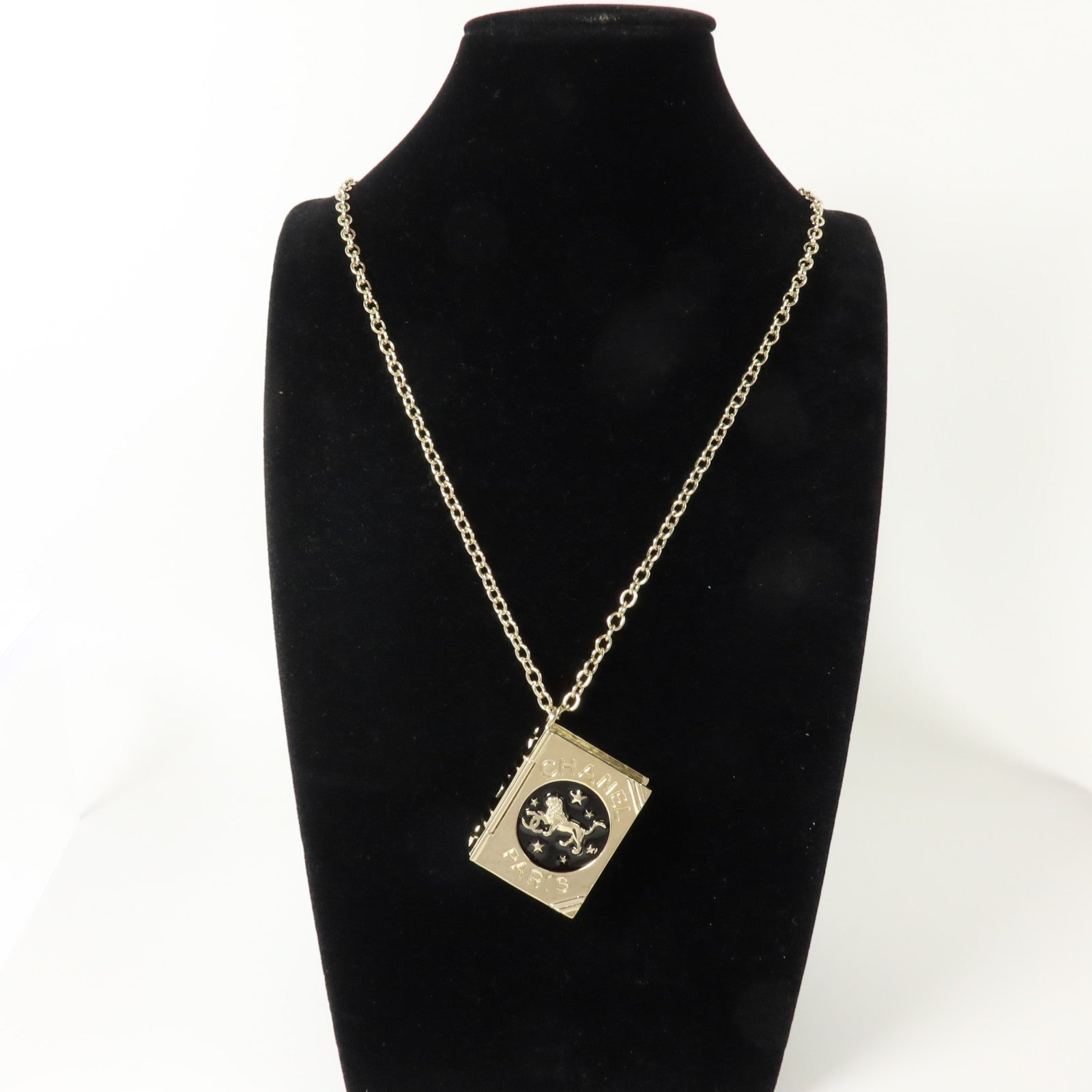 CHANEL 金屬/琺瑯Lion Book Locket Pendant Necklace項鏈