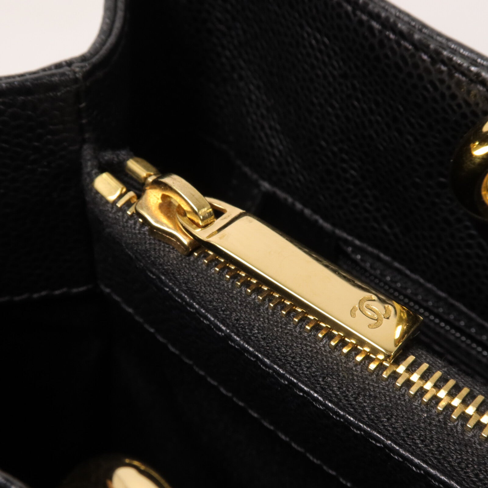 CHANEL 牛皮皮革GST Grand Shopping Tote Bag鏈帶肩背袋