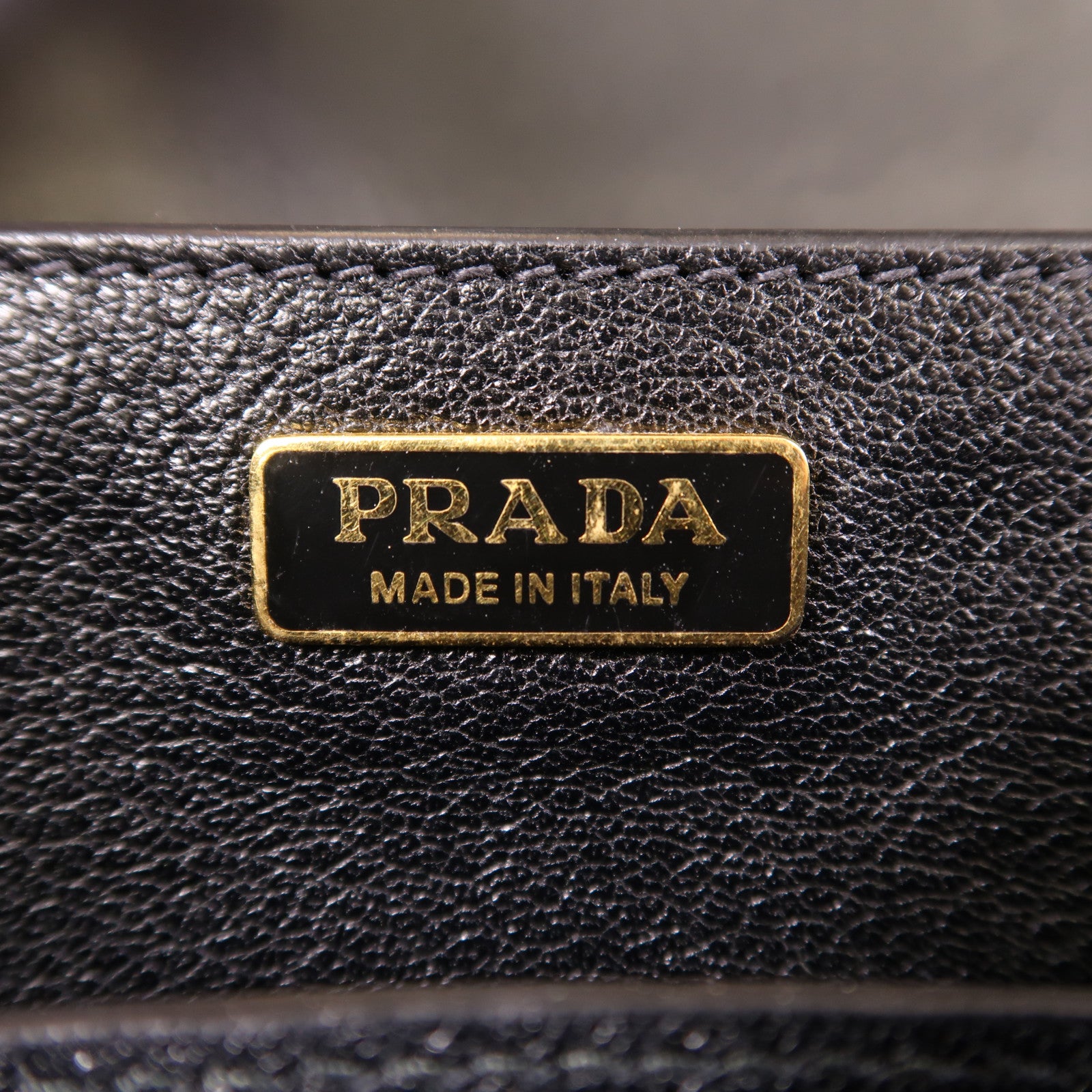 PRADA 牛皮皮革Shoulder Bag金扣肩背袋