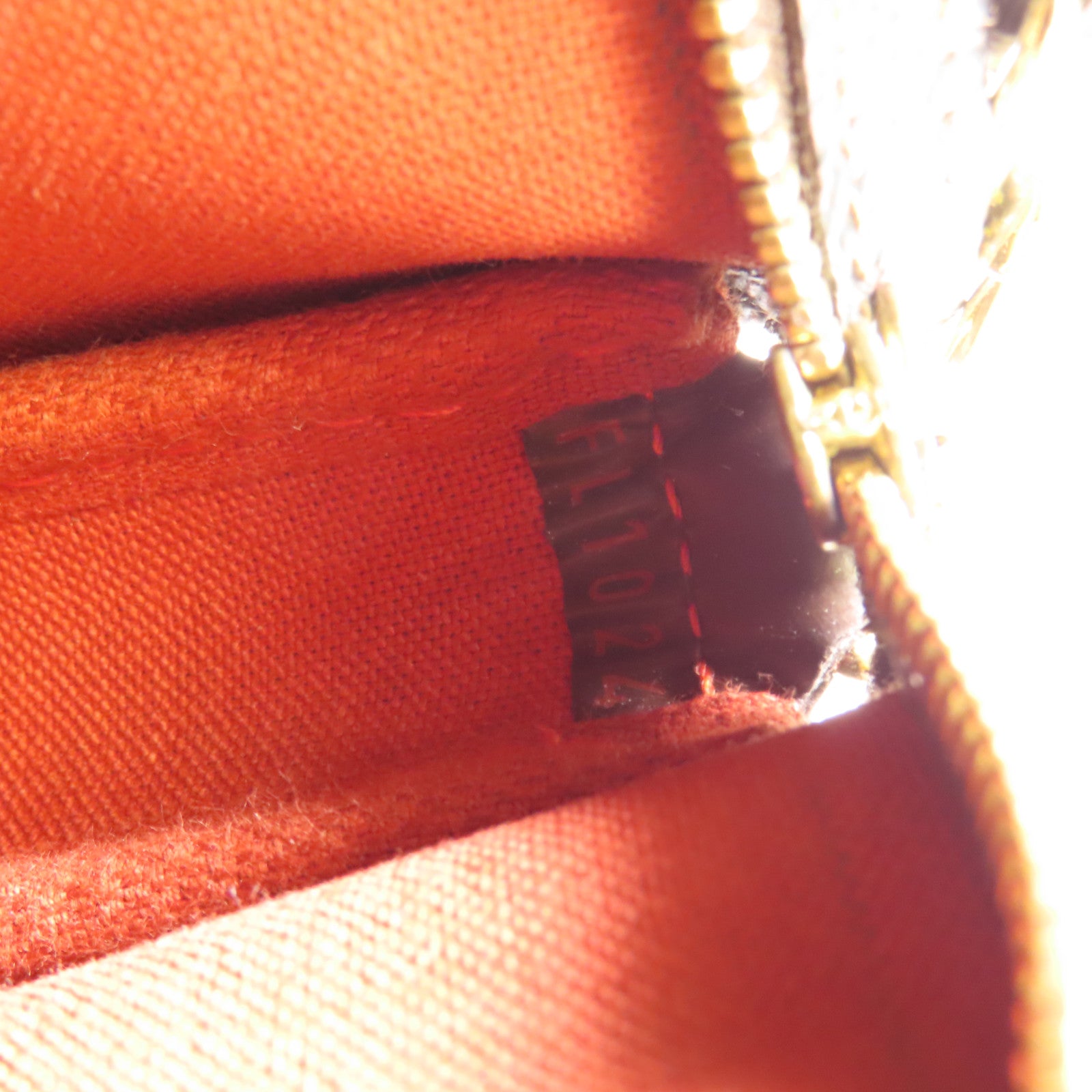 LOUIS VUITTON Damier Pochette Accessoires金扣手挽袋