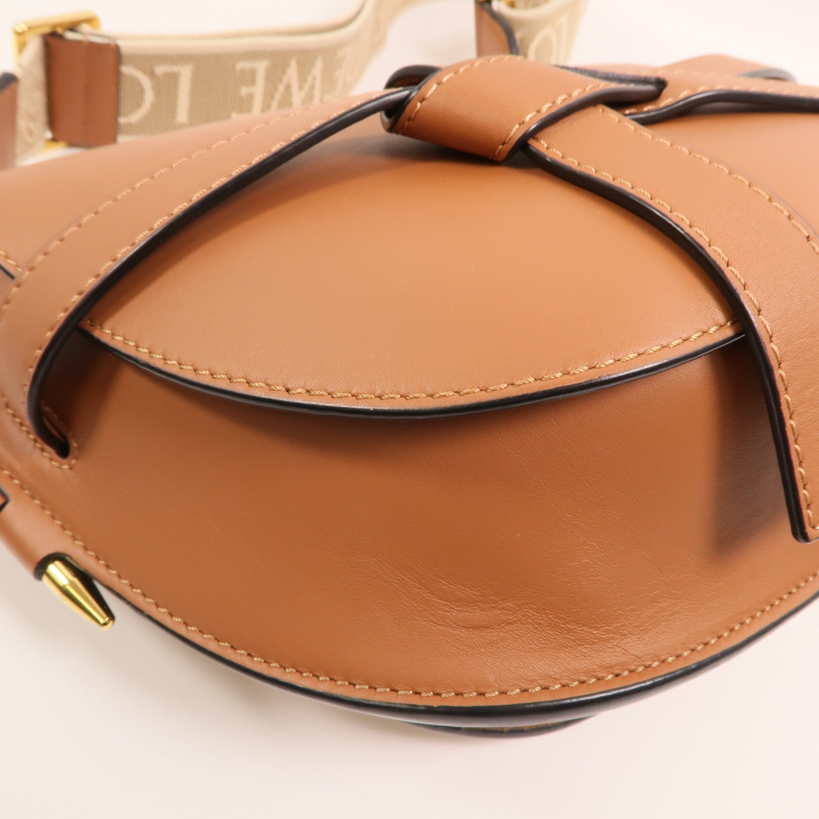 LOEWE 牛皮皮革Small Gate金扣肩背袋