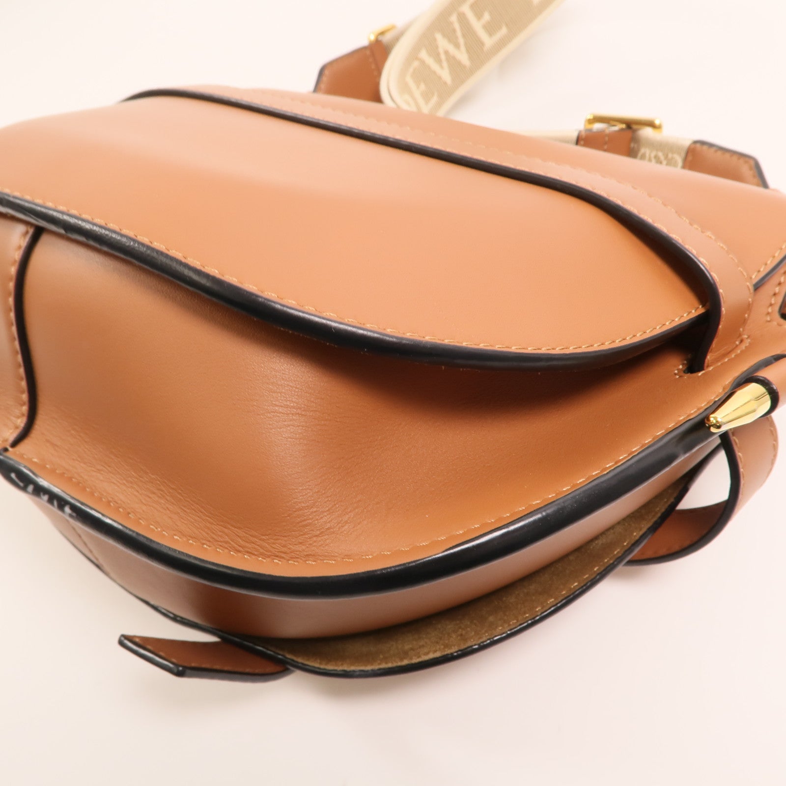 LOEWE 牛皮皮革Small Gate金扣肩背袋