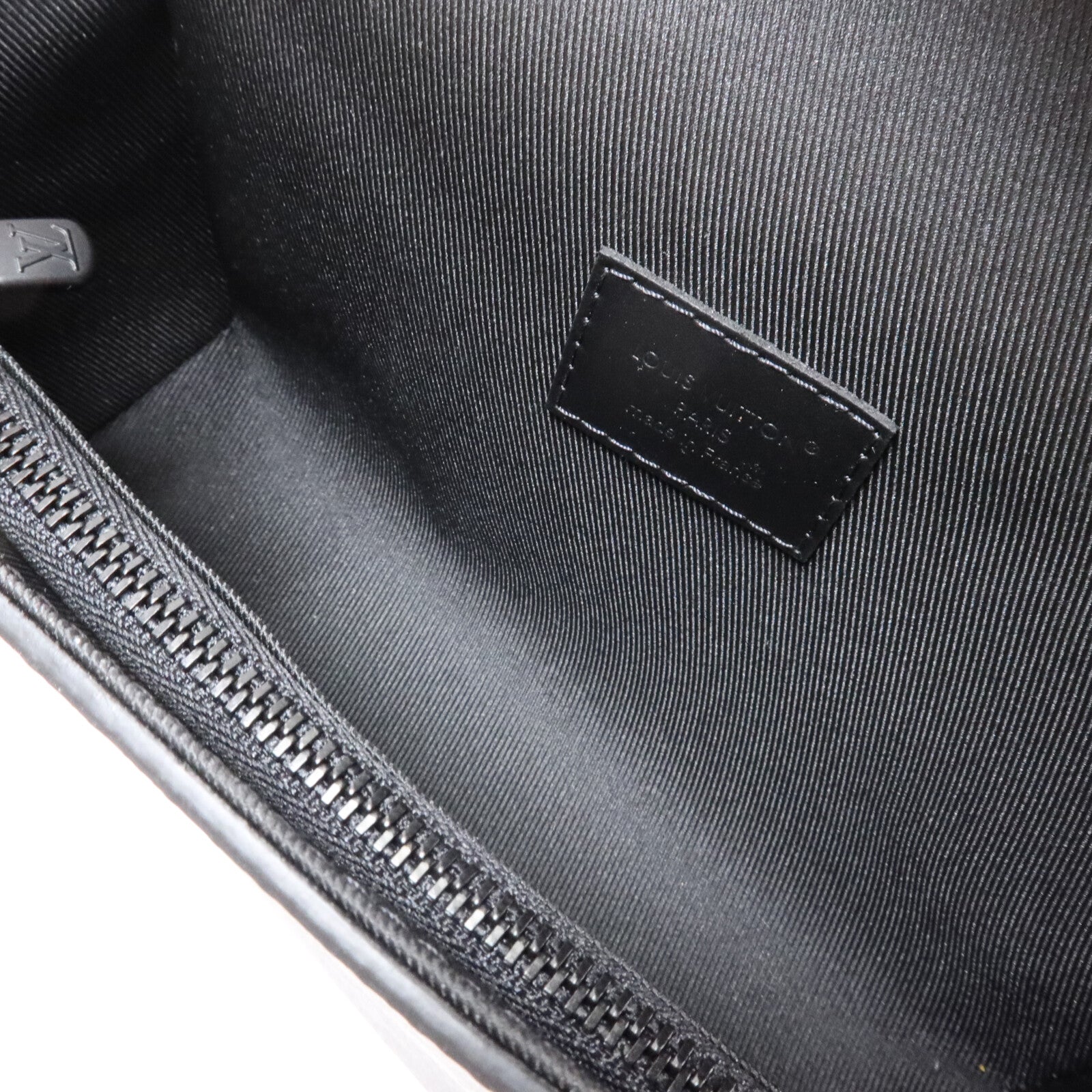 LOUIS VUITTON Monogram Eclipse Steamer Wearable Wallet肩背袋