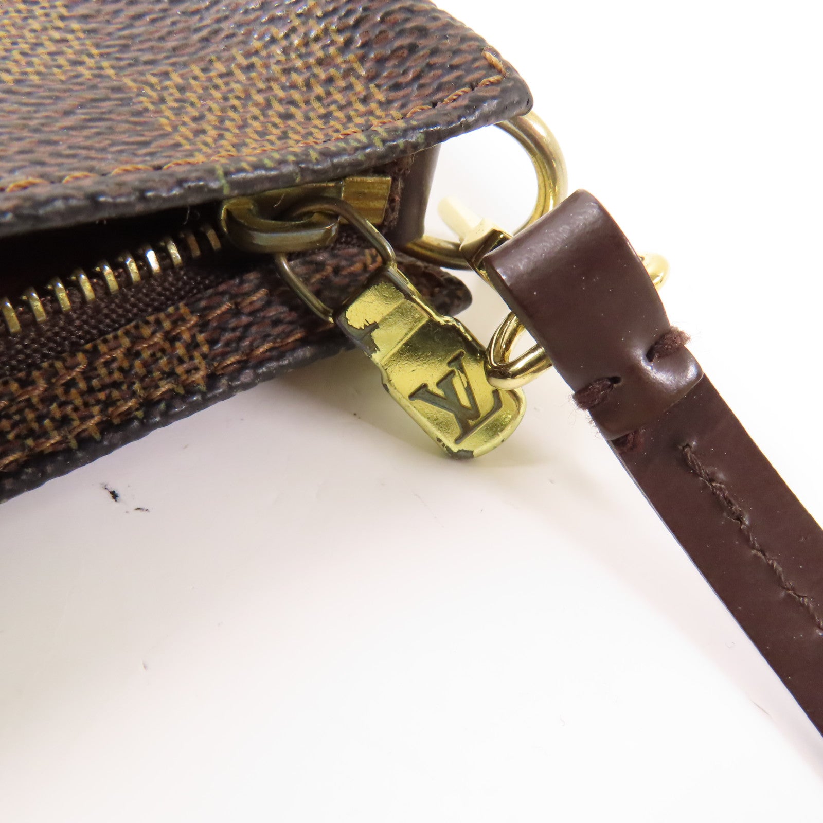 LOUIS VUITTON Damier Pochette Accessoires金扣手挽袋