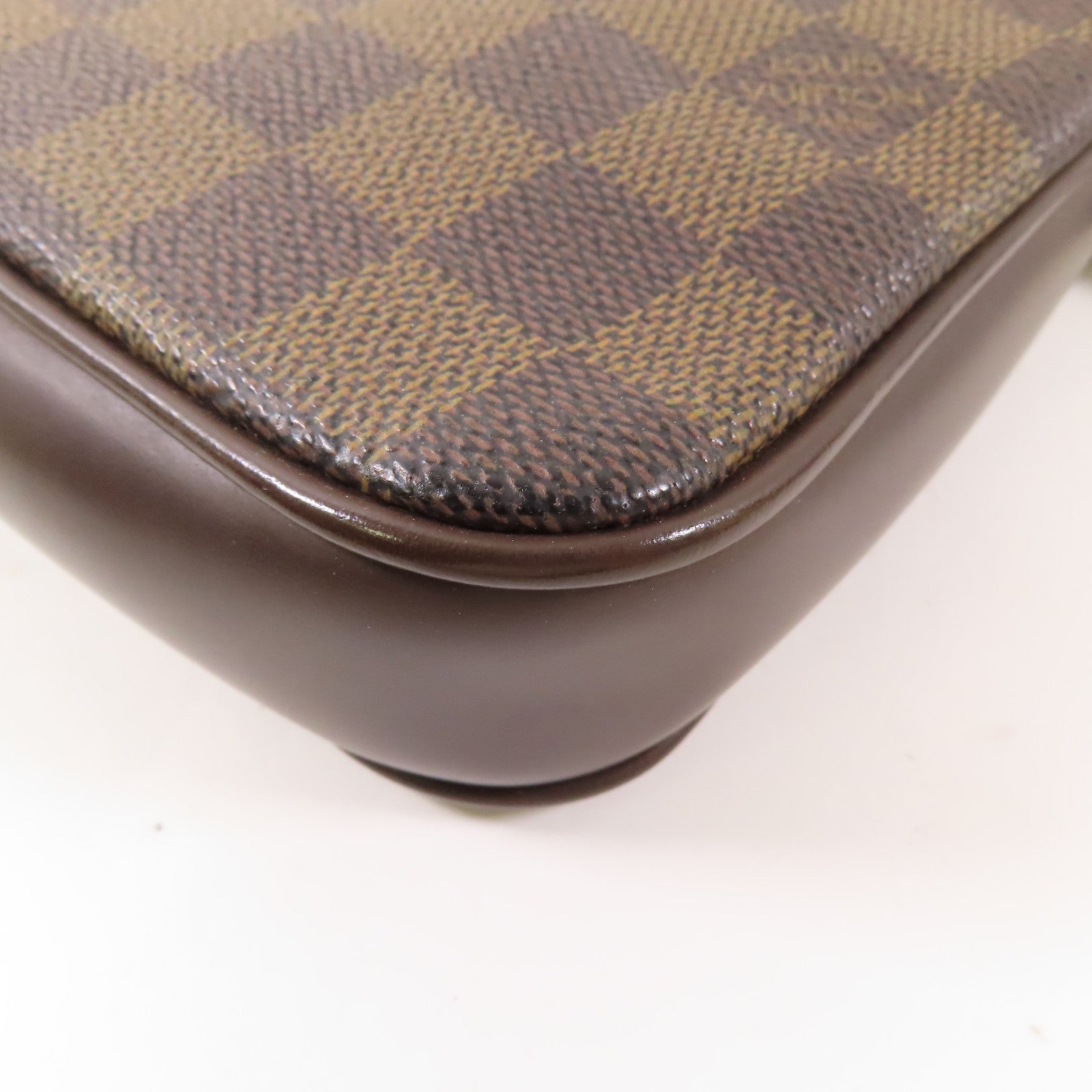 LOUIS VUITTON Damier Pochette Accessoires金扣手挽袋