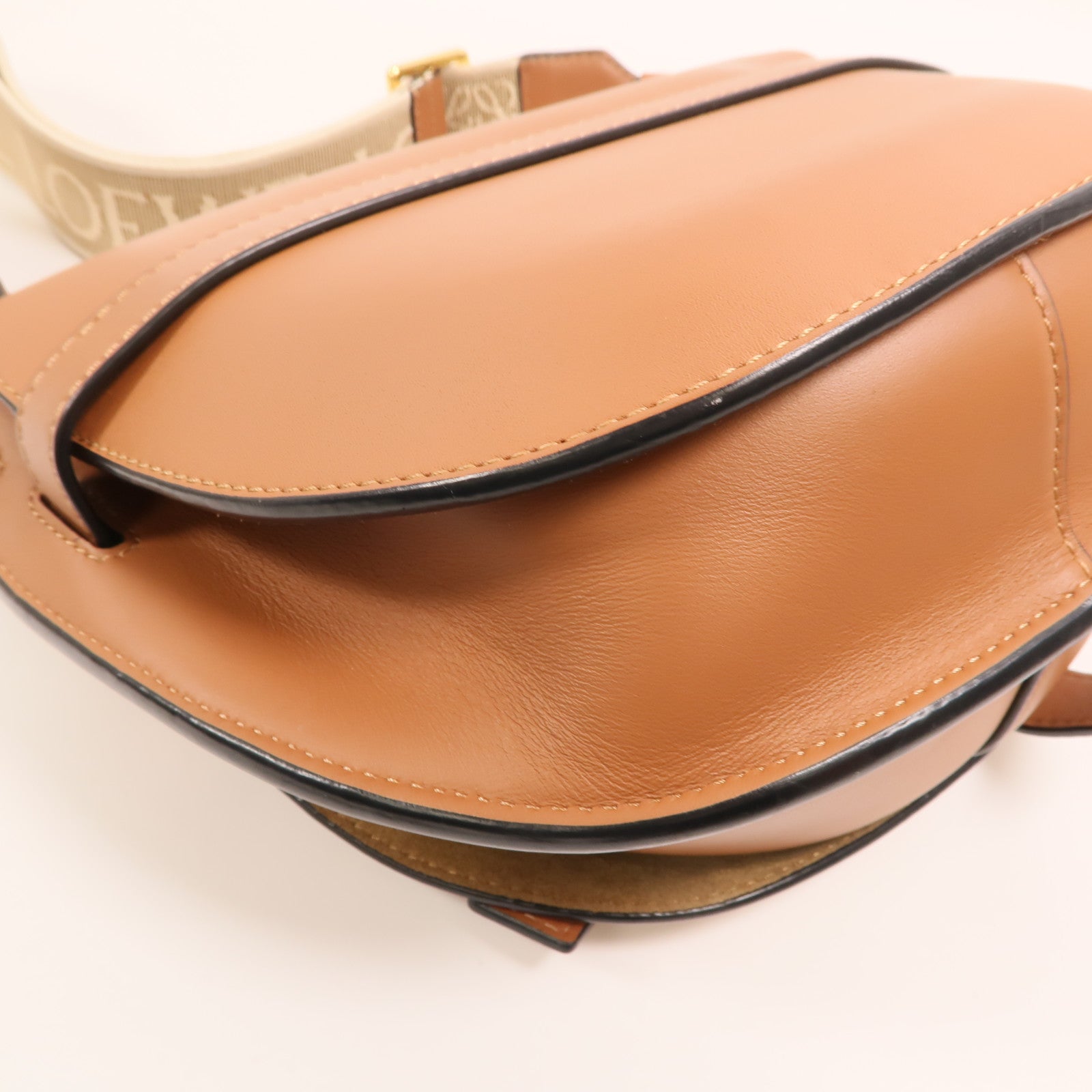 LOEWE 牛皮皮革Small Gate金扣肩背袋