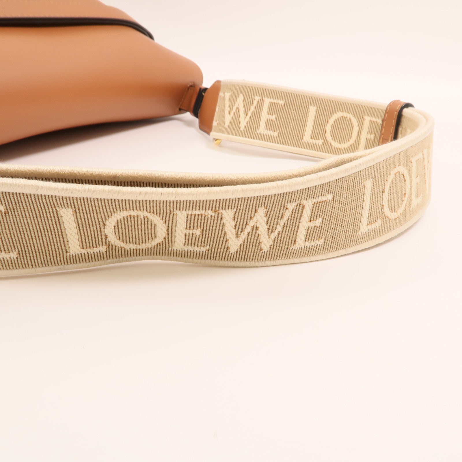 LOEWE 牛皮皮革Small Gate金扣肩背袋