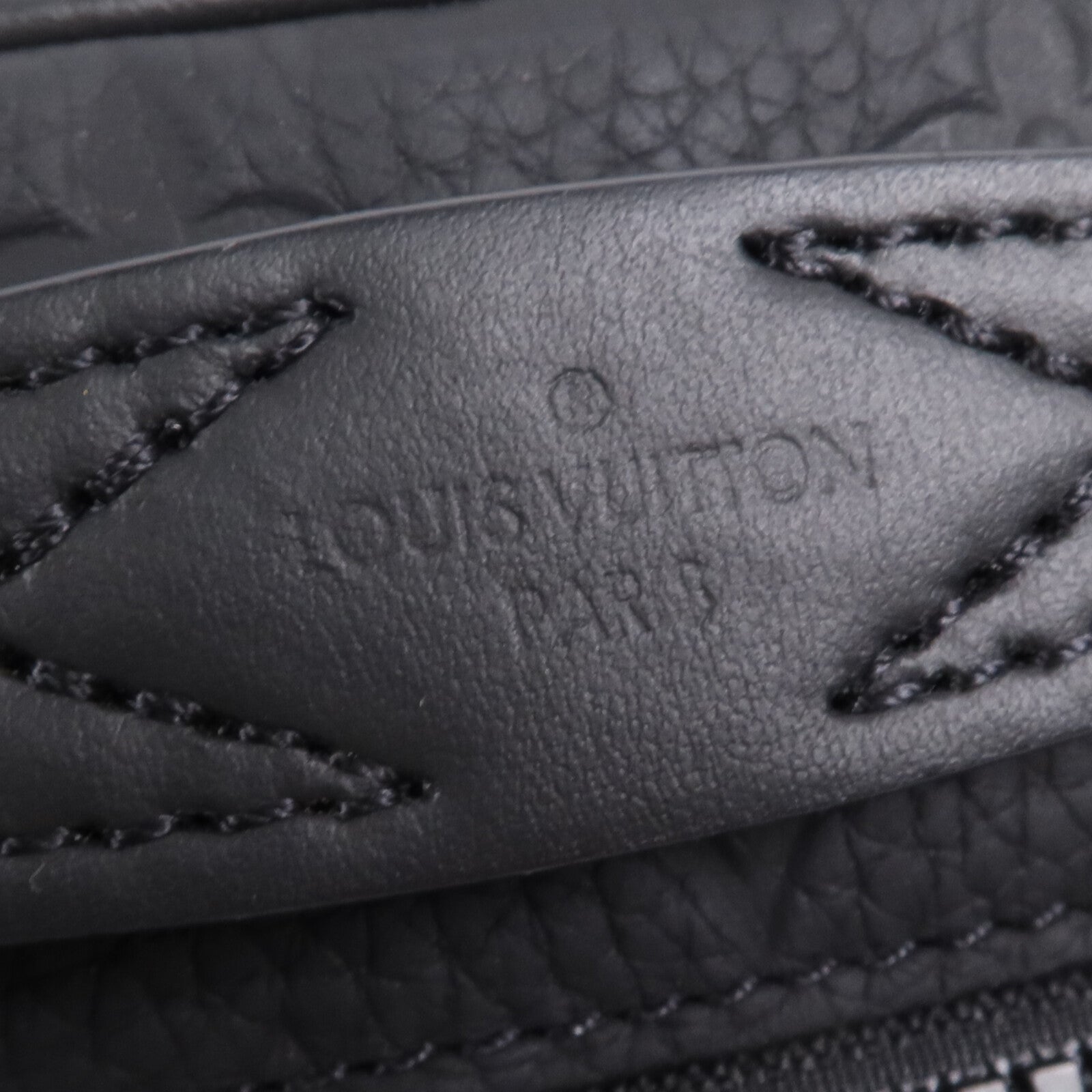 LOUIS VUITTON Monogram Taurillon S Lock肩背袋