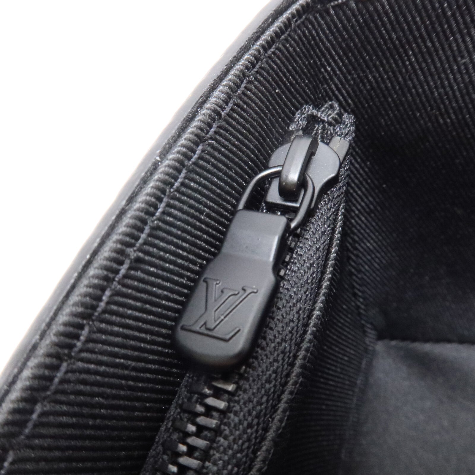 LOUIS VUITTON Monogram Eclipse Steamer Wearable Wallet肩背袋