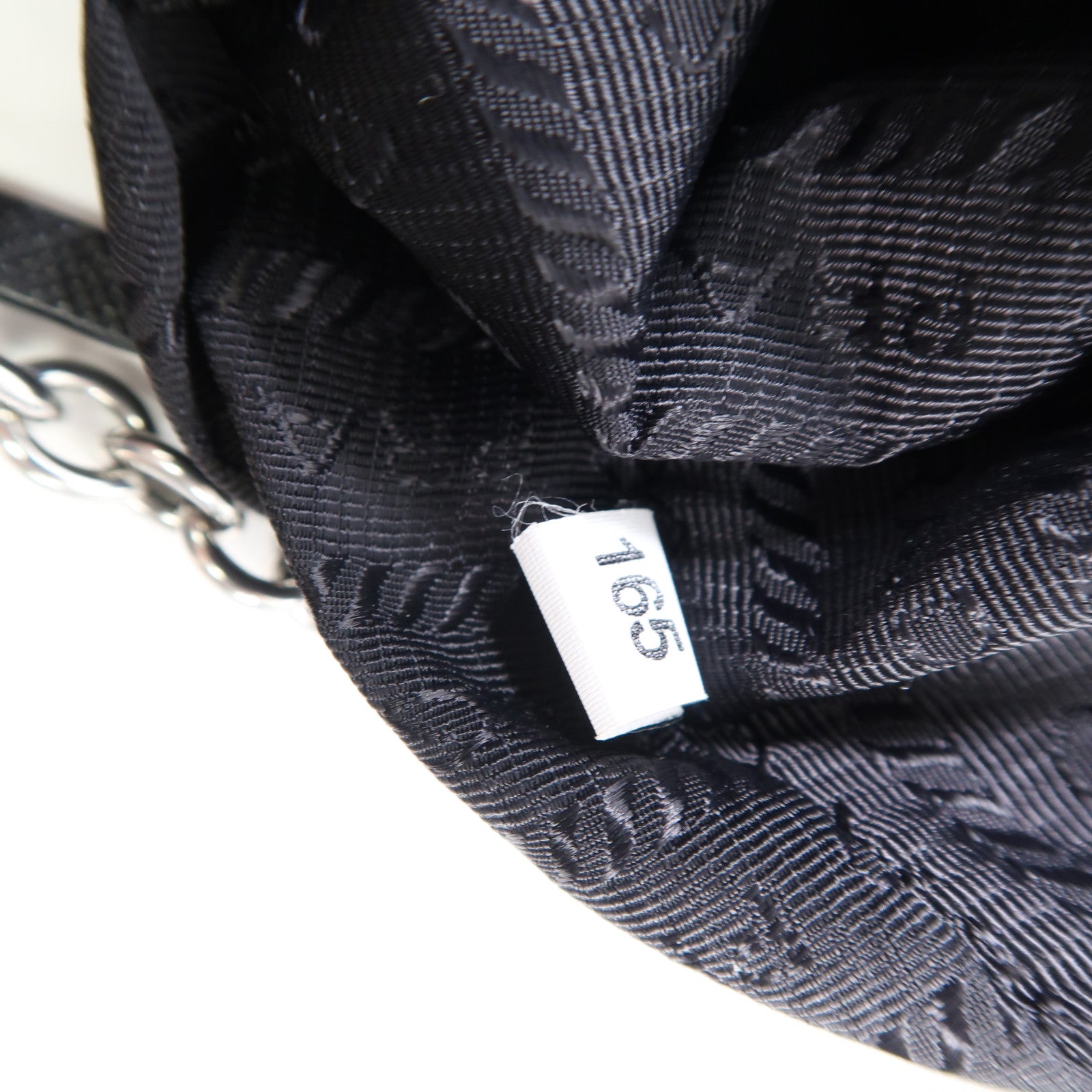 PRADA 尼龍Re-Edition 2005銀扣肩背袋