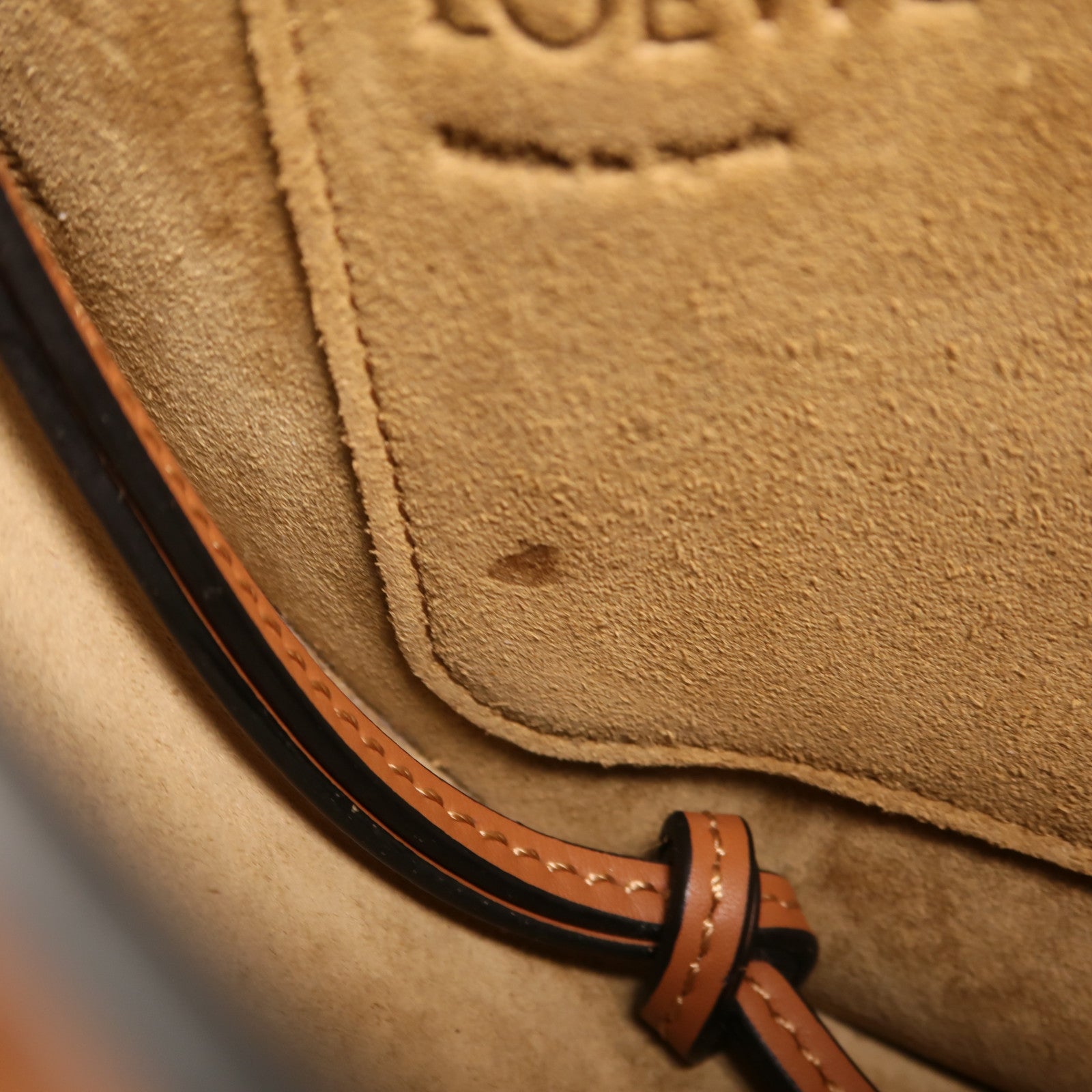 LOEWE 牛皮皮革Small Gate金扣肩背袋