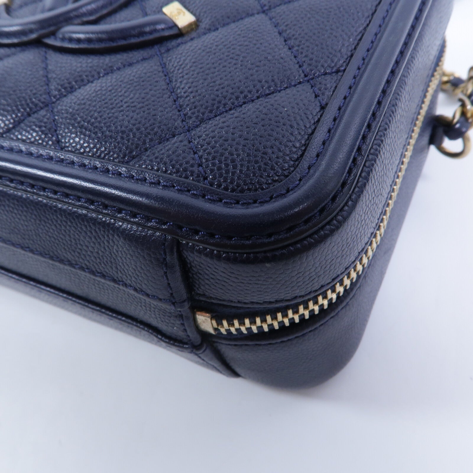 CHANEL 牛皮皮革CC Filigree Vanity Case鏈帶手挽肩背兩用袋