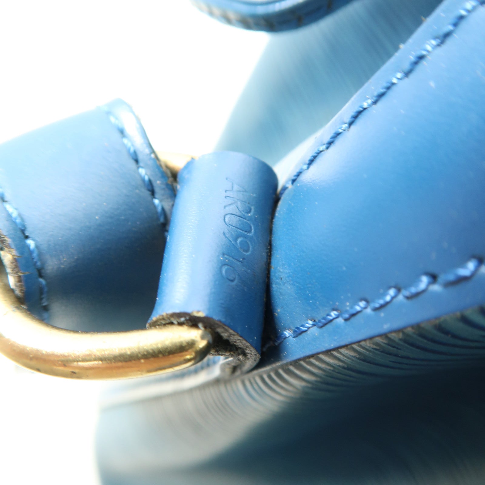 LOUIS VUITTON Epi Petit Noe金扣肩背袋藍色