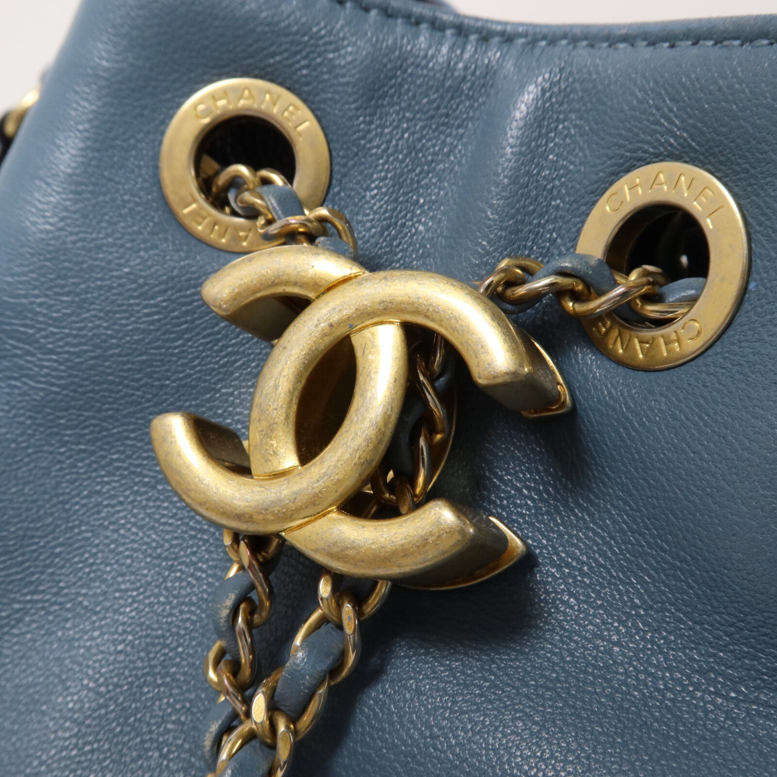 CHANEL 牛皮皮革Chain Bucket鏈帶肩背袋