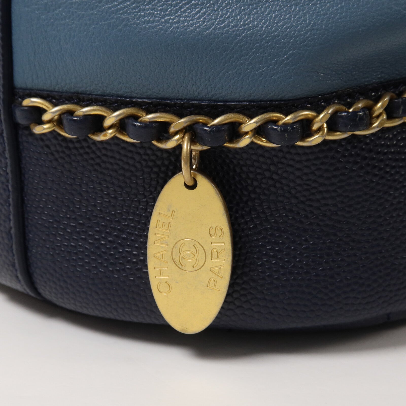 CHANEL 牛皮皮革Chain Bucket鏈帶肩背袋