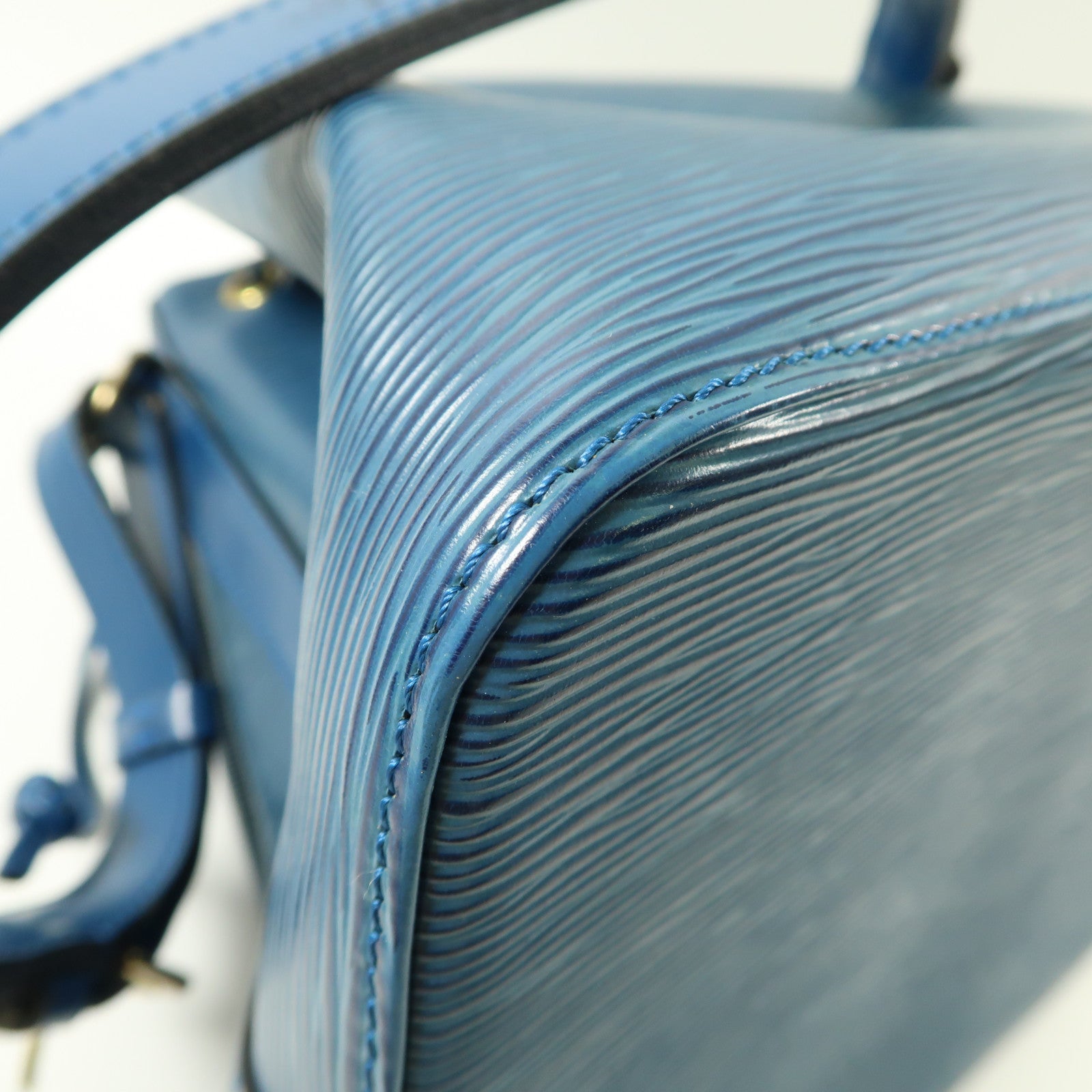 LOUIS VUITTON Epi Petit Noe金扣肩背袋藍色