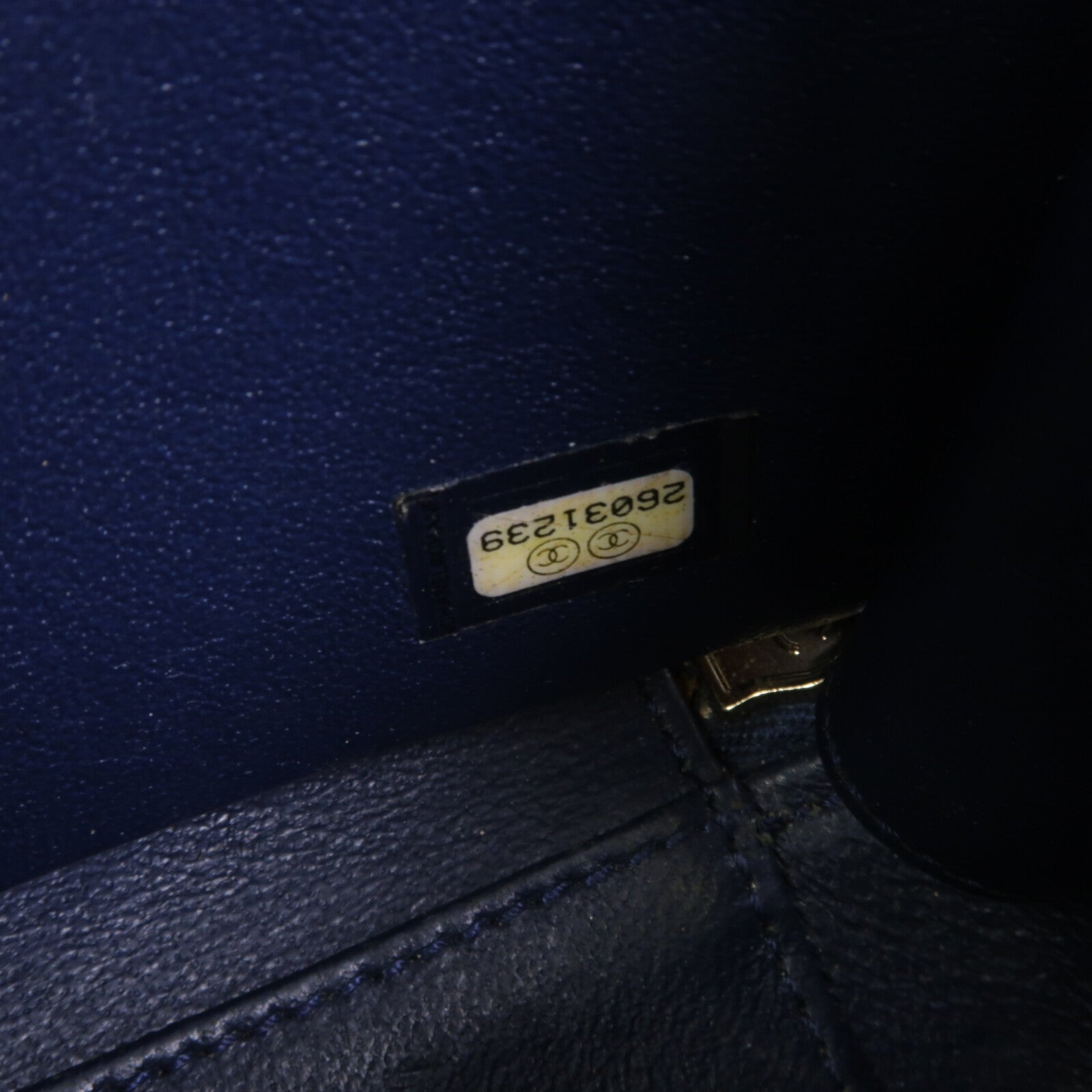 CHANEL 牛皮皮革CC Filigree Vanity Case鏈帶手挽肩背兩用袋