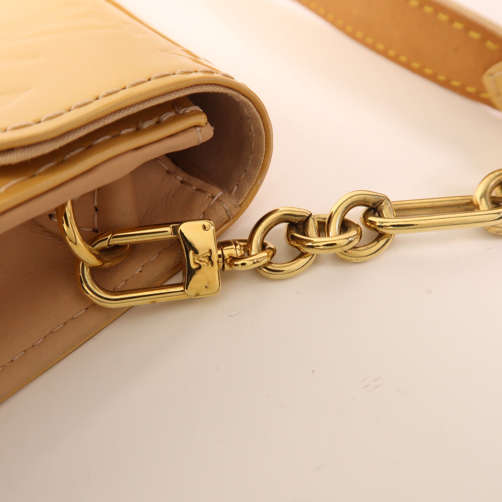 LOUIS VUITTON Vernis Sunset Boulevard金扣手挽袋