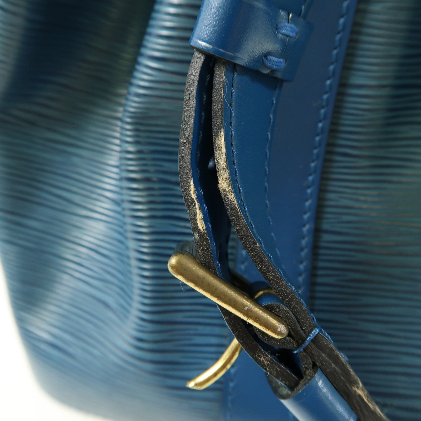LOUIS VUITTON Epi Petit Noe金扣肩背袋藍色