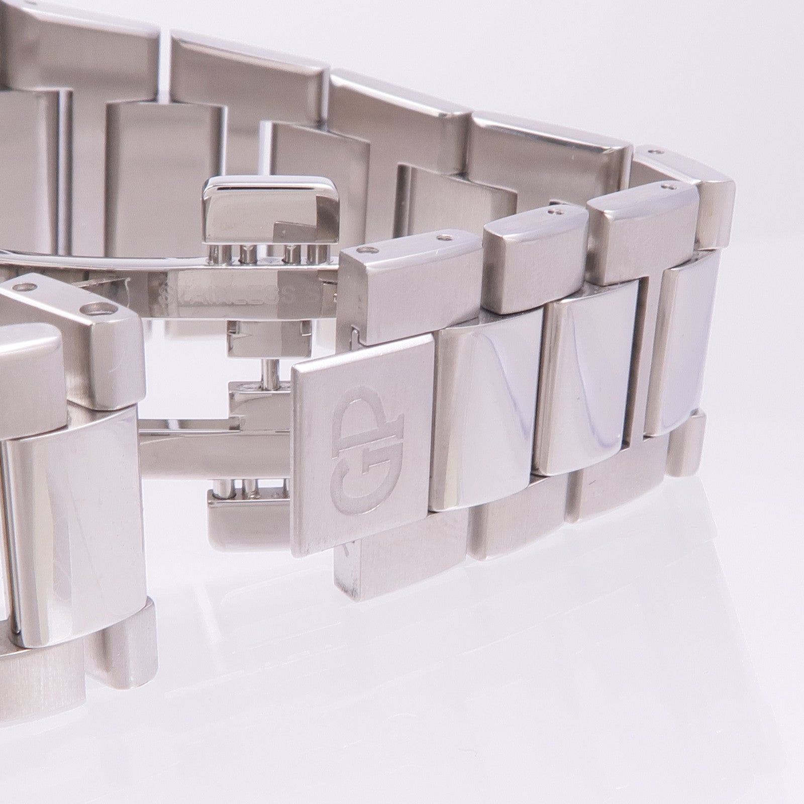 GIRARD-PERREGAUX Laureato 81015-11-001-11A