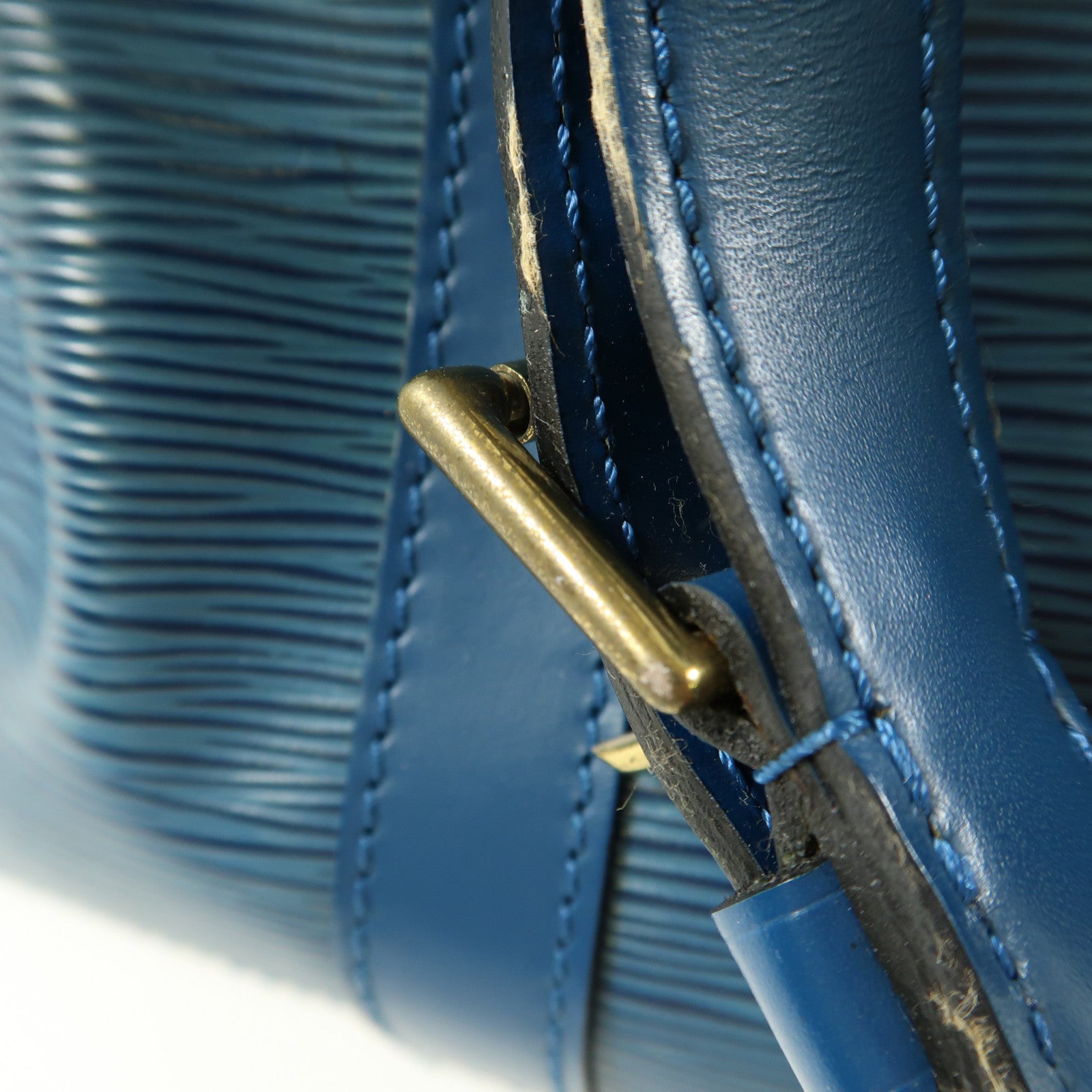 LOUIS VUITTON Epi Petit Noe金扣肩背袋藍色