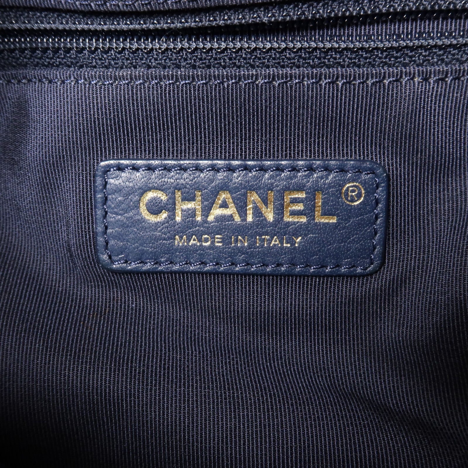 CHANEL 牛皮皮革Chain Bucket鏈帶肩背袋