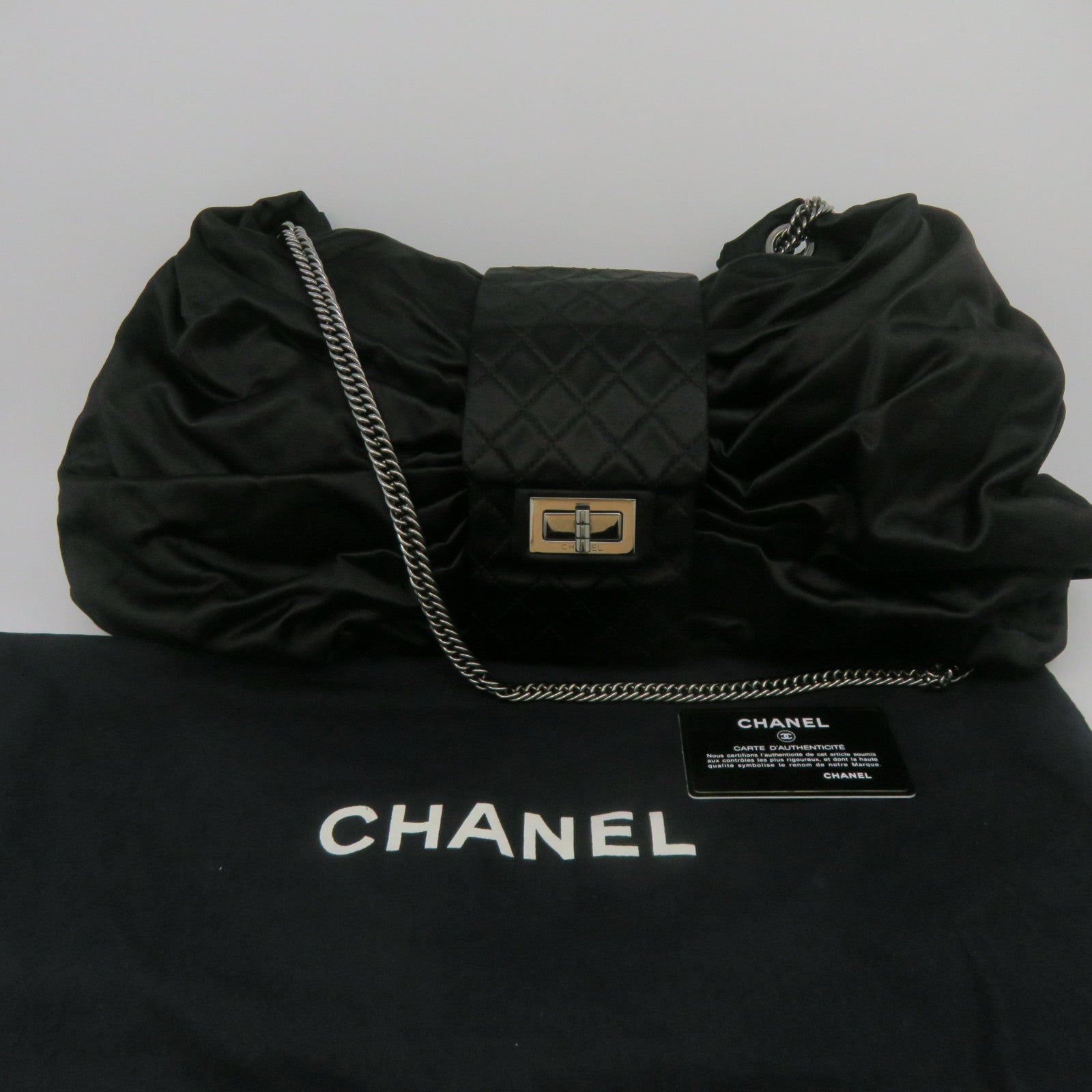 CHANEL 【清倉大減價】牛皮皮革Chain Shoulder銀扣手挽肩背兩用袋黑色