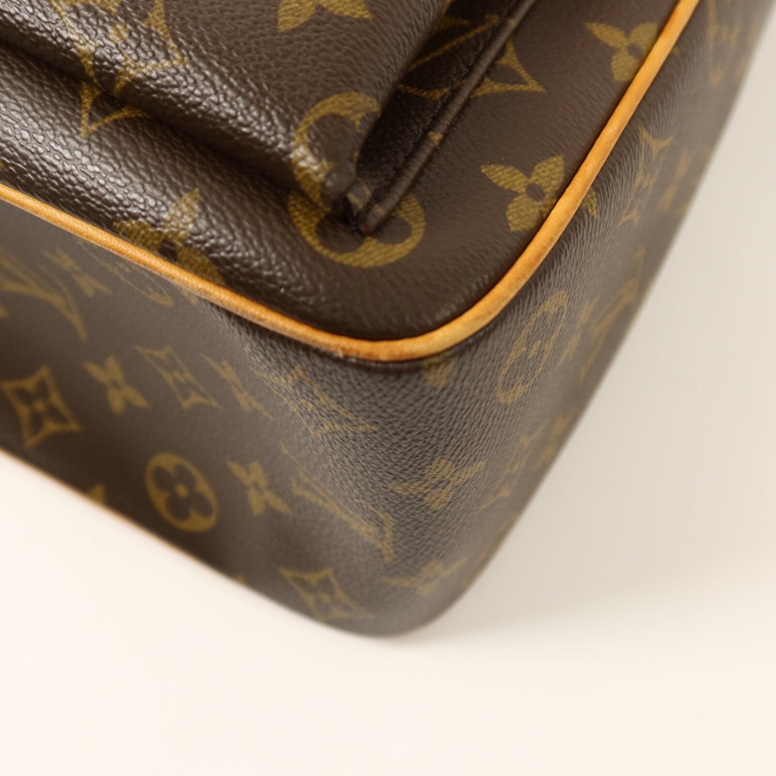 LOUIS VUITTON Monogram Multipli Cite金扣肩背袋