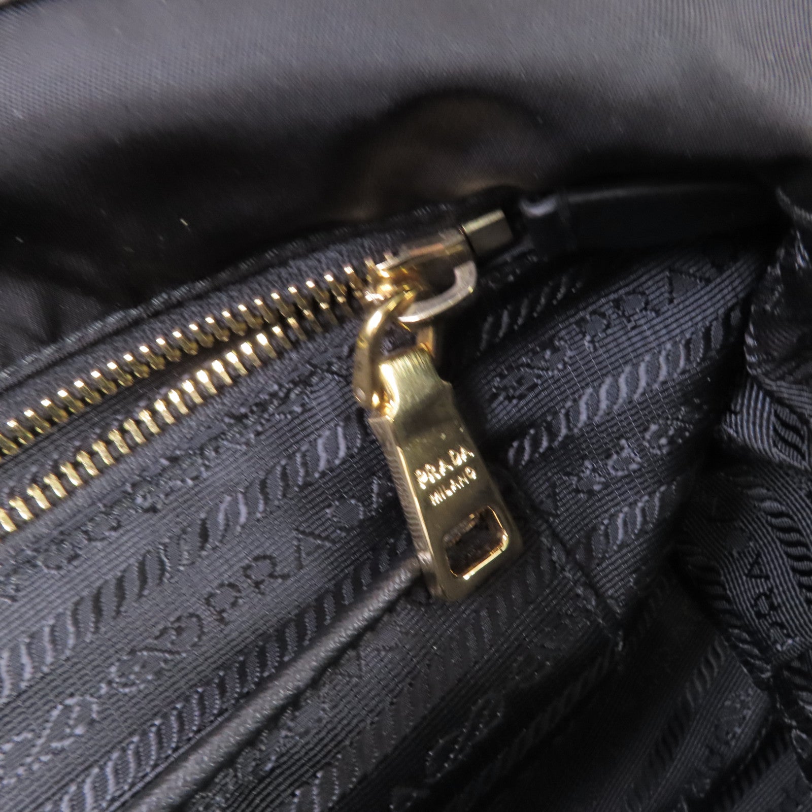 PRADA 尼龍Tote Bag金扣肩背袋黑色