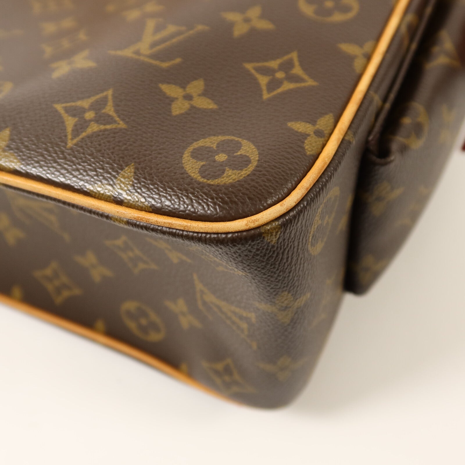 LOUIS VUITTON Monogram Multipli Cite金扣肩背袋