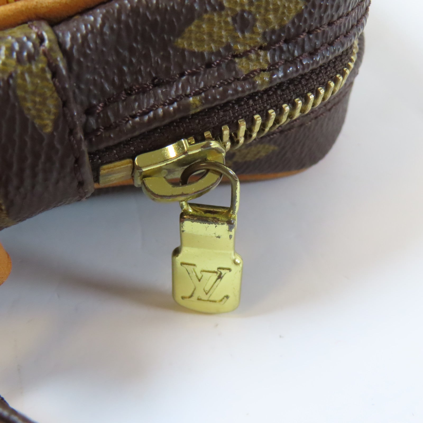 LOUIS VUITTON 【激減優惠】Monogram Danube金扣肩背袋啡色