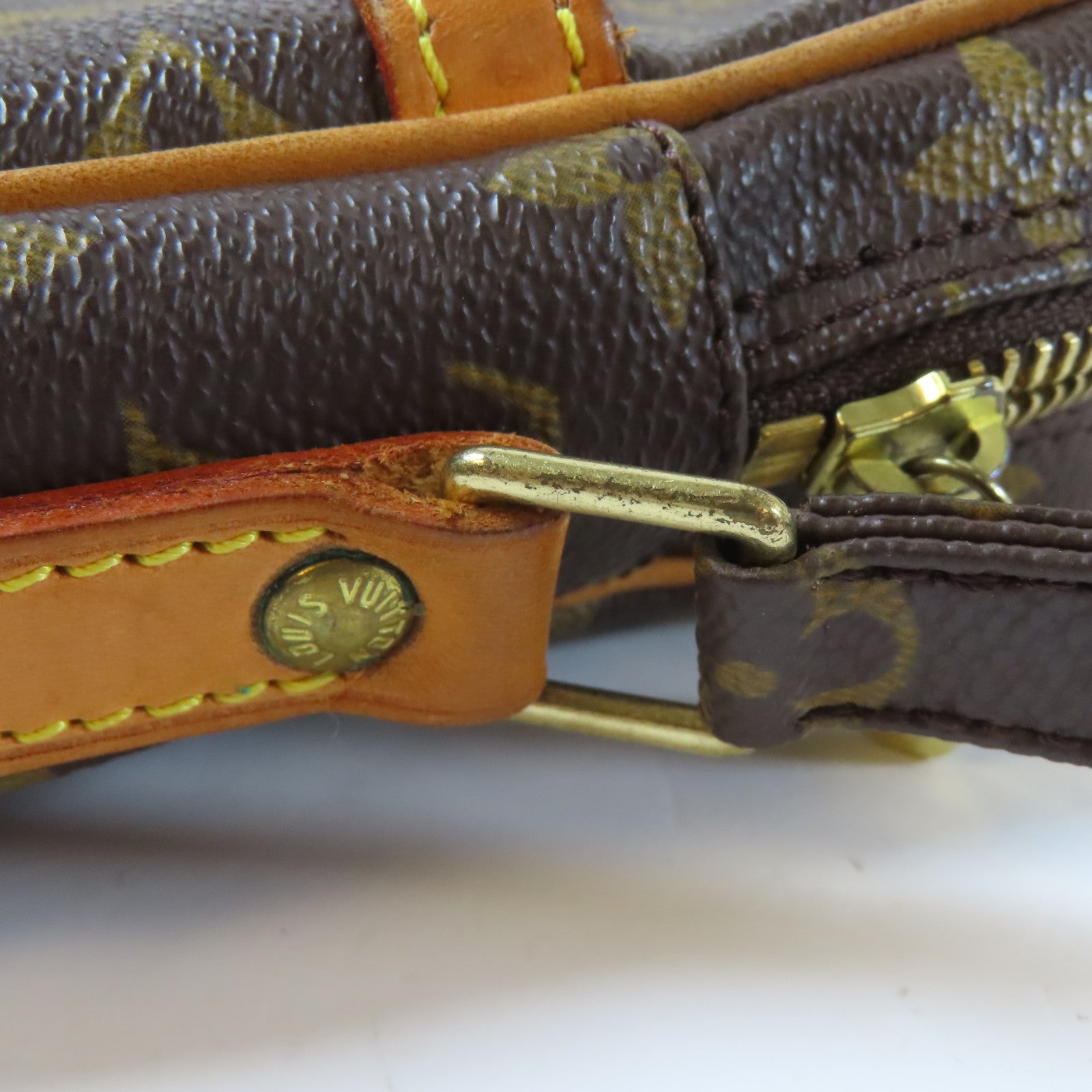 LOUIS VUITTON 【激減優惠】Monogram Danube金扣肩背袋啡色