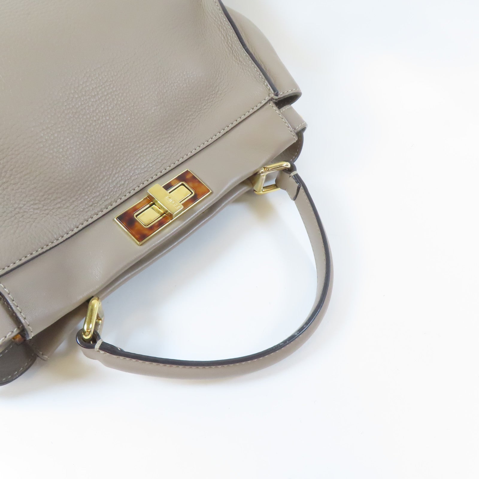 FENDI 牛皮皮革Peekaboo金扣肩背袋啡色