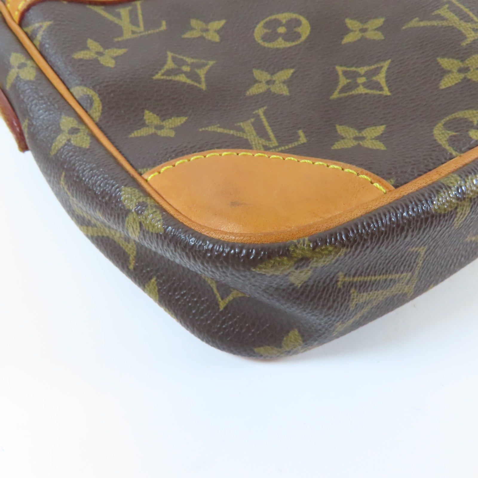 LOUIS VUITTON 【激減優惠】Monogram Danube金扣肩背袋啡色