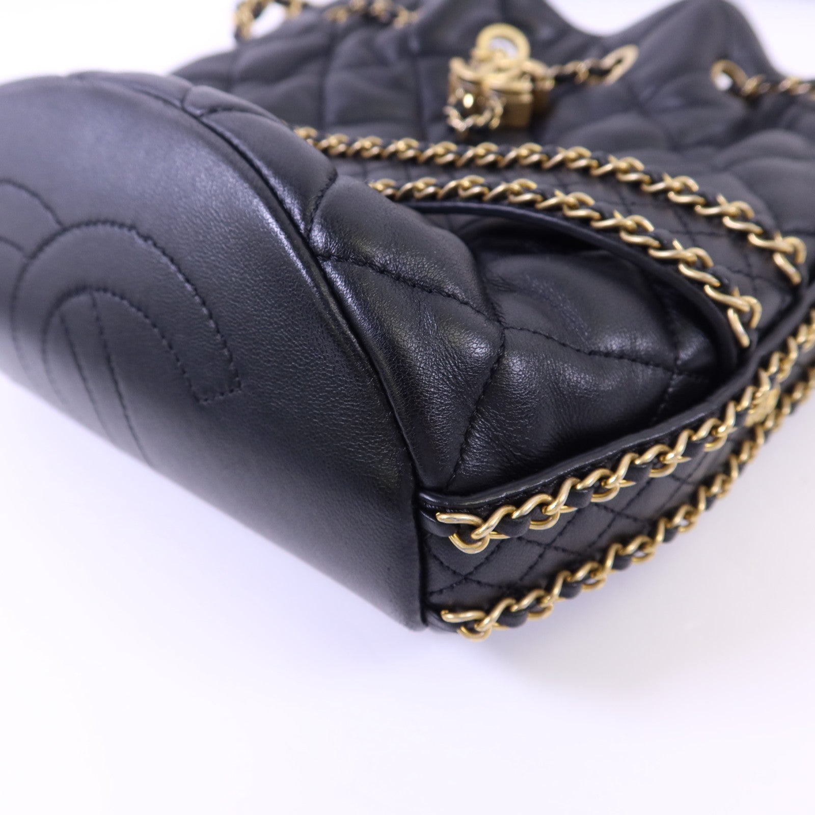 CHANEL 羊皮皮革Bucket Bag金扣肩背袋