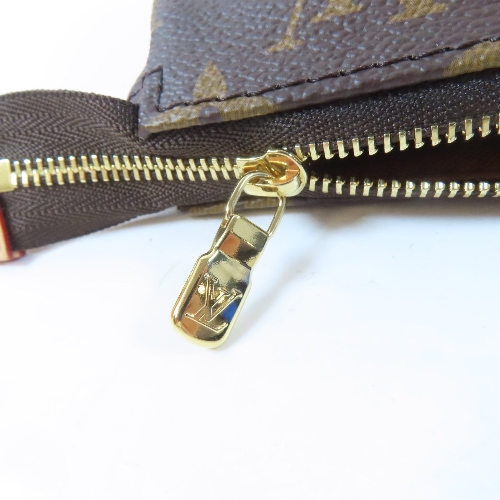LOUIS VUITTON Monogram Pochette Accessoires金扣手挽袋啡色