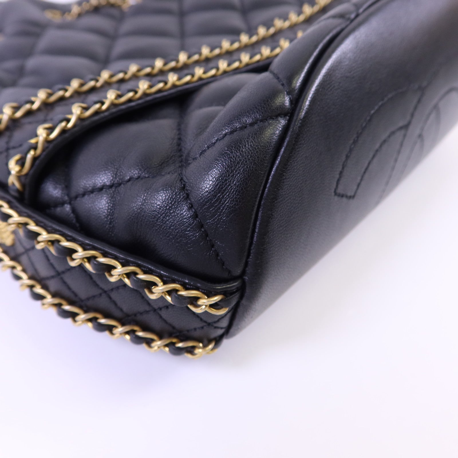 CHANEL 羊皮皮革Bucket Bag金扣肩背袋